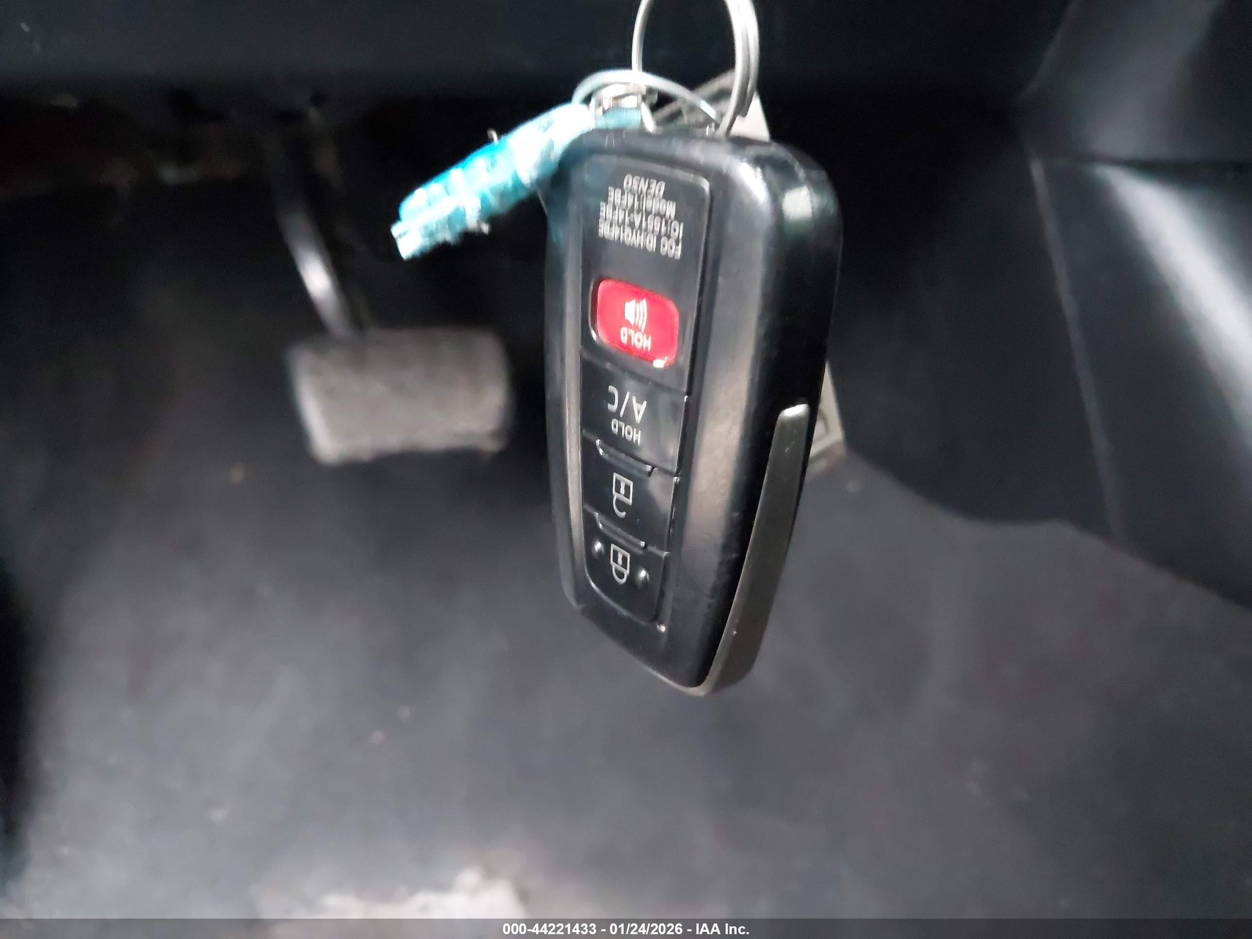 TOYOTA PRIUS image 11
