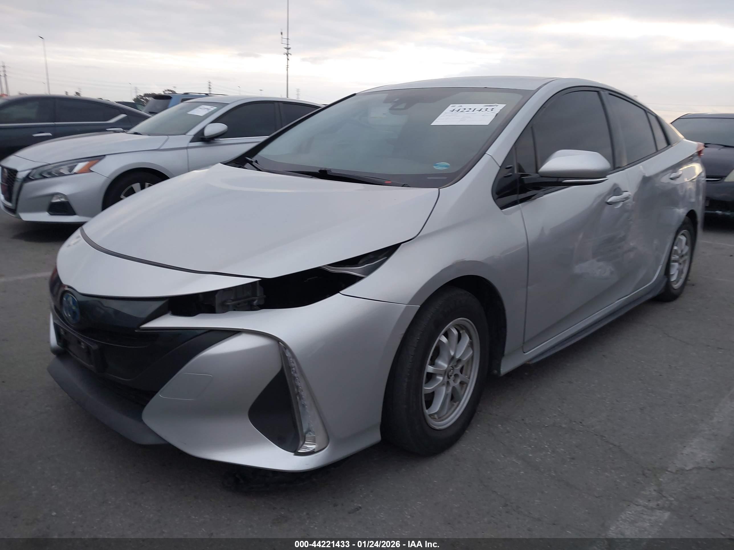 TOYOTA PRIUS image 2