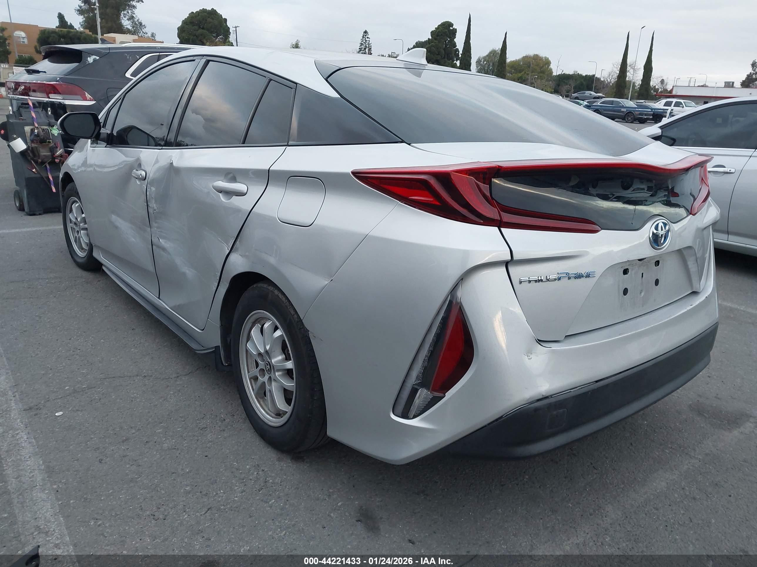 TOYOTA PRIUS image 3