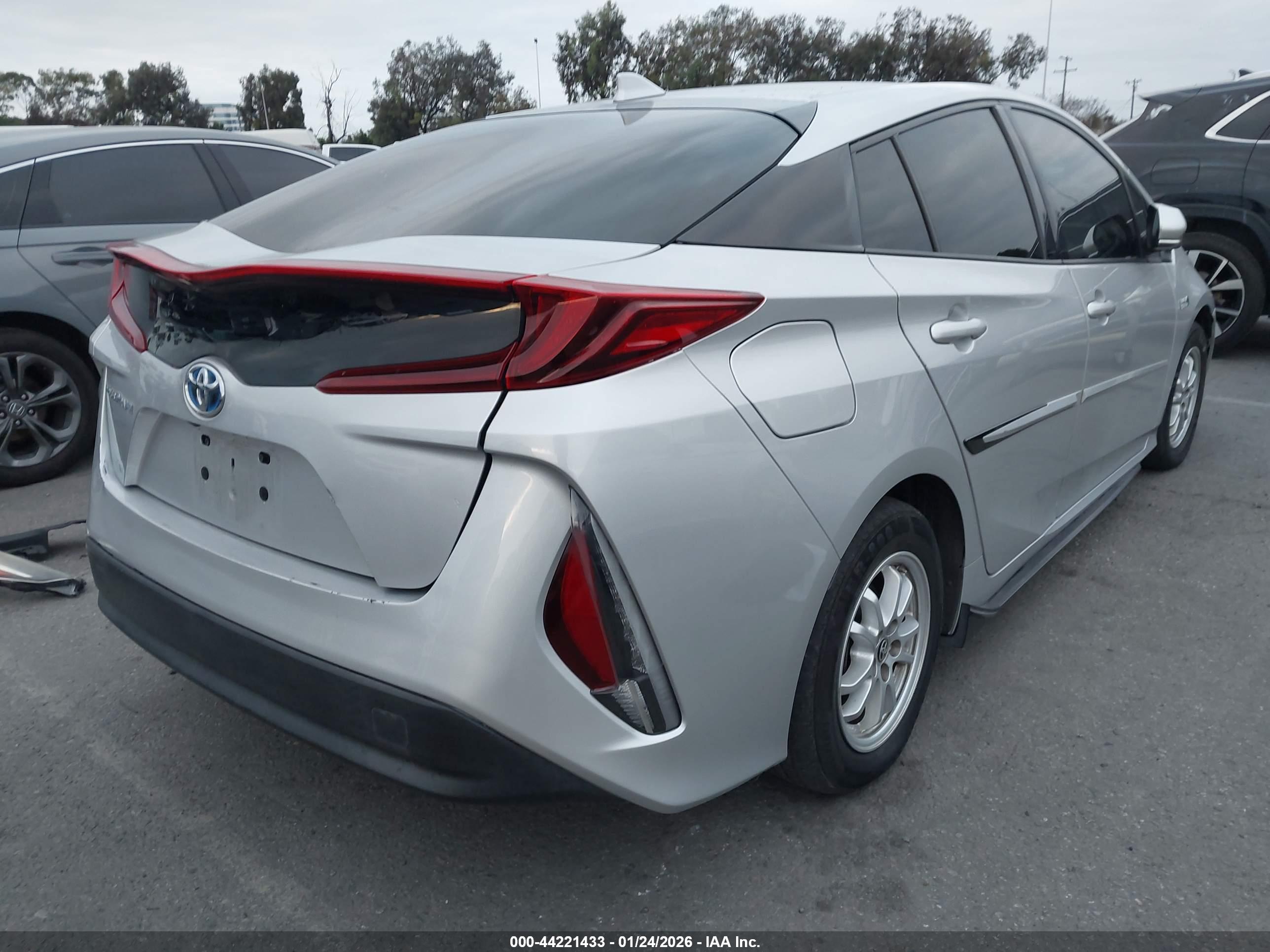 TOYOTA PRIUS image 4