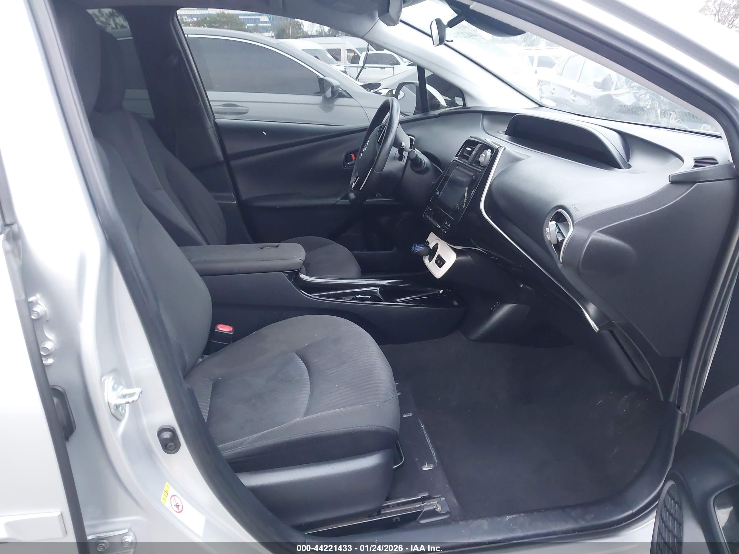 TOYOTA PRIUS image 5