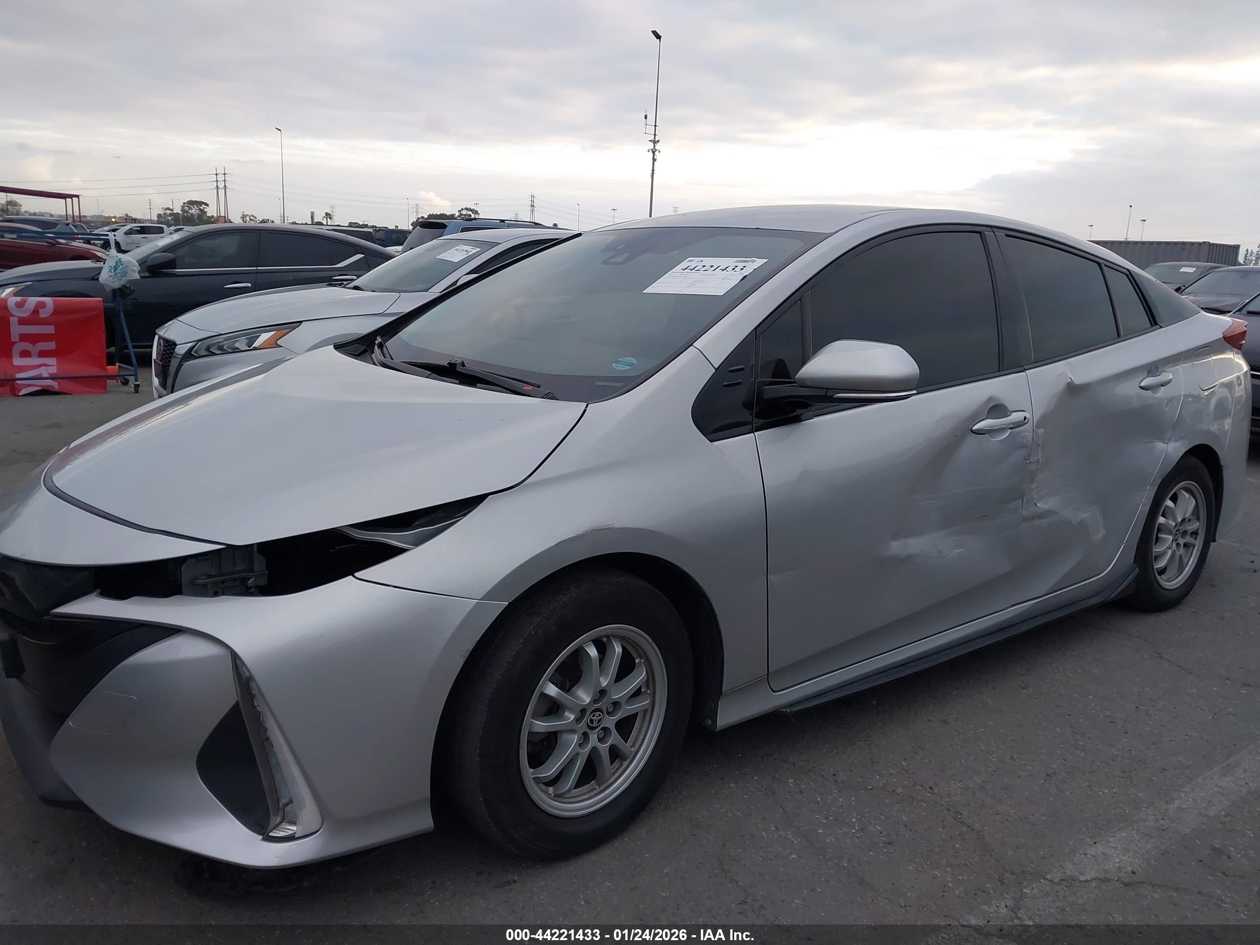 TOYOTA PRIUS image 6