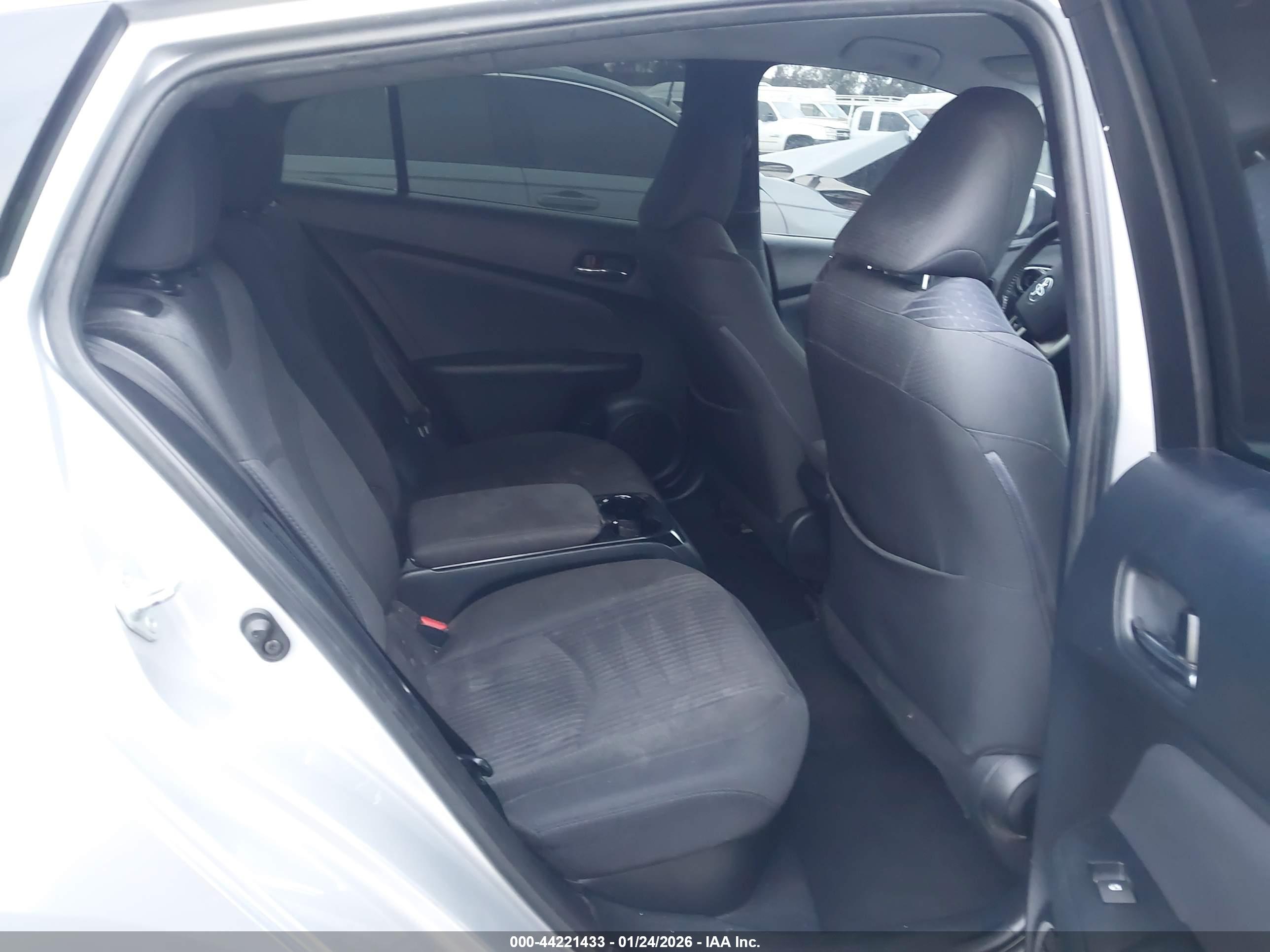 TOYOTA PRIUS image 8
