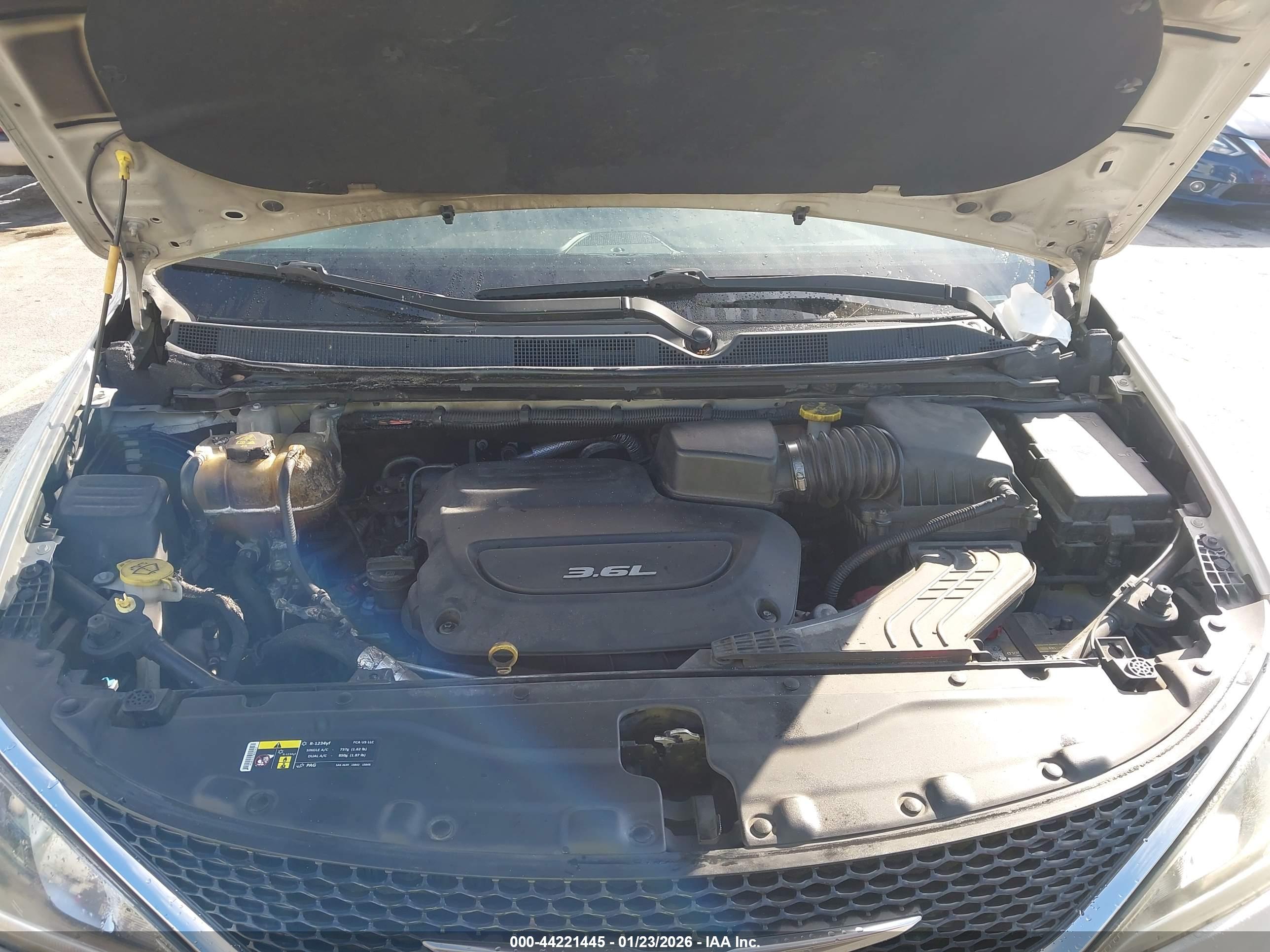 CHRYSLER PACIFICA image 10