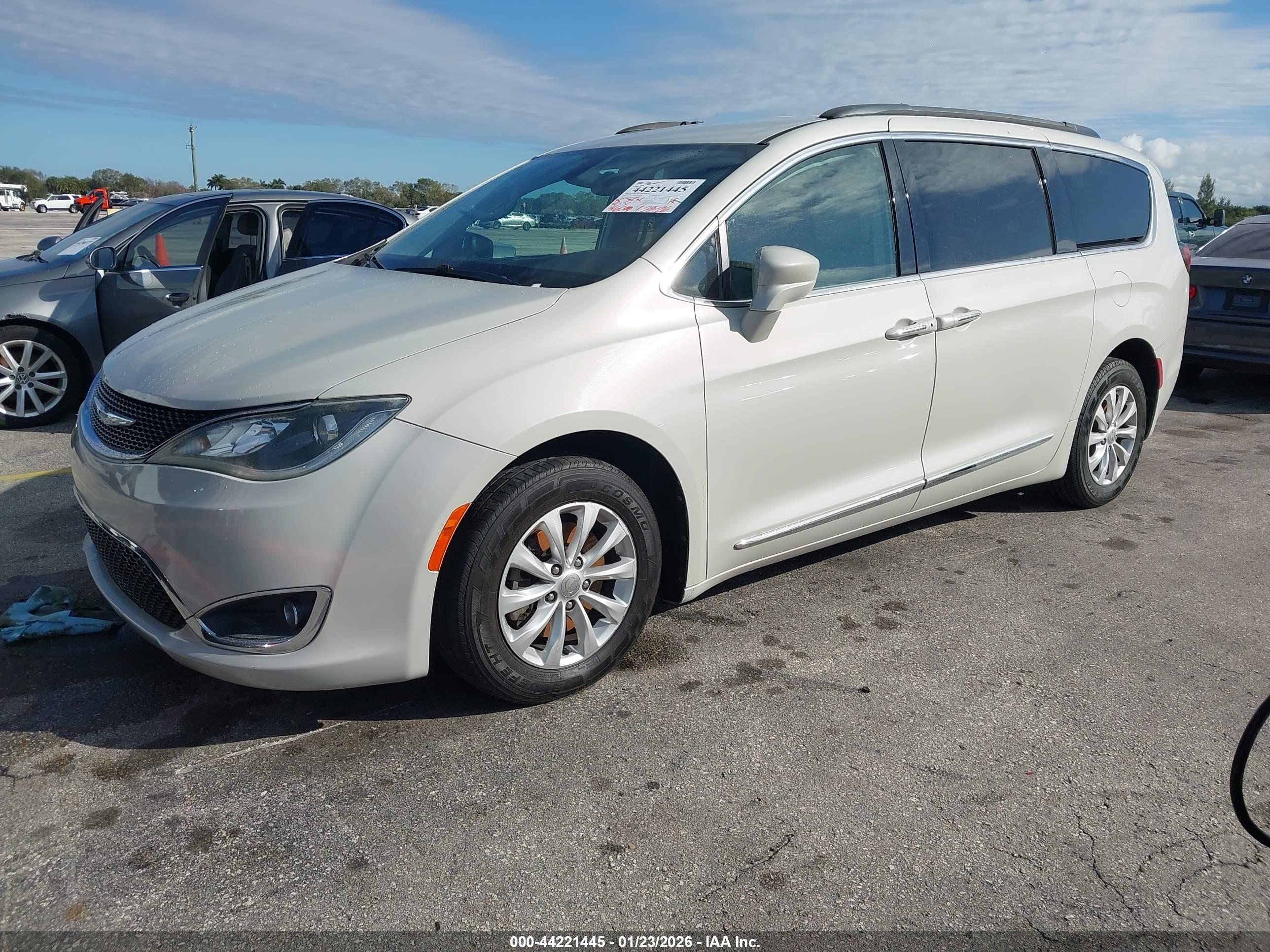 CHRYSLER PACIFICA image 2