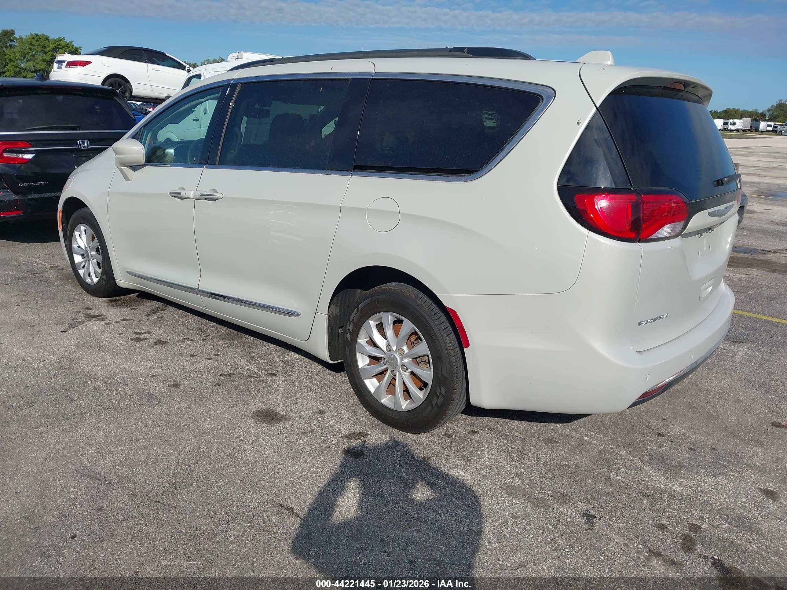 CHRYSLER PACIFICA image 3