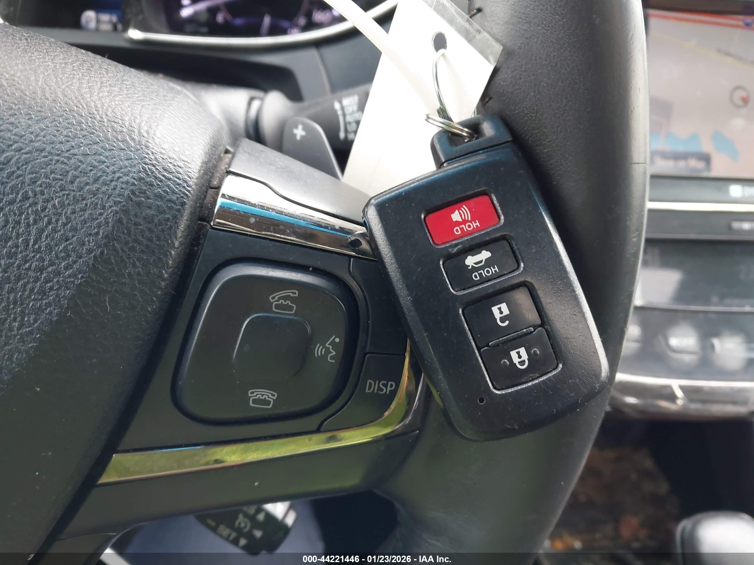 TOYOTA AVALON image 11