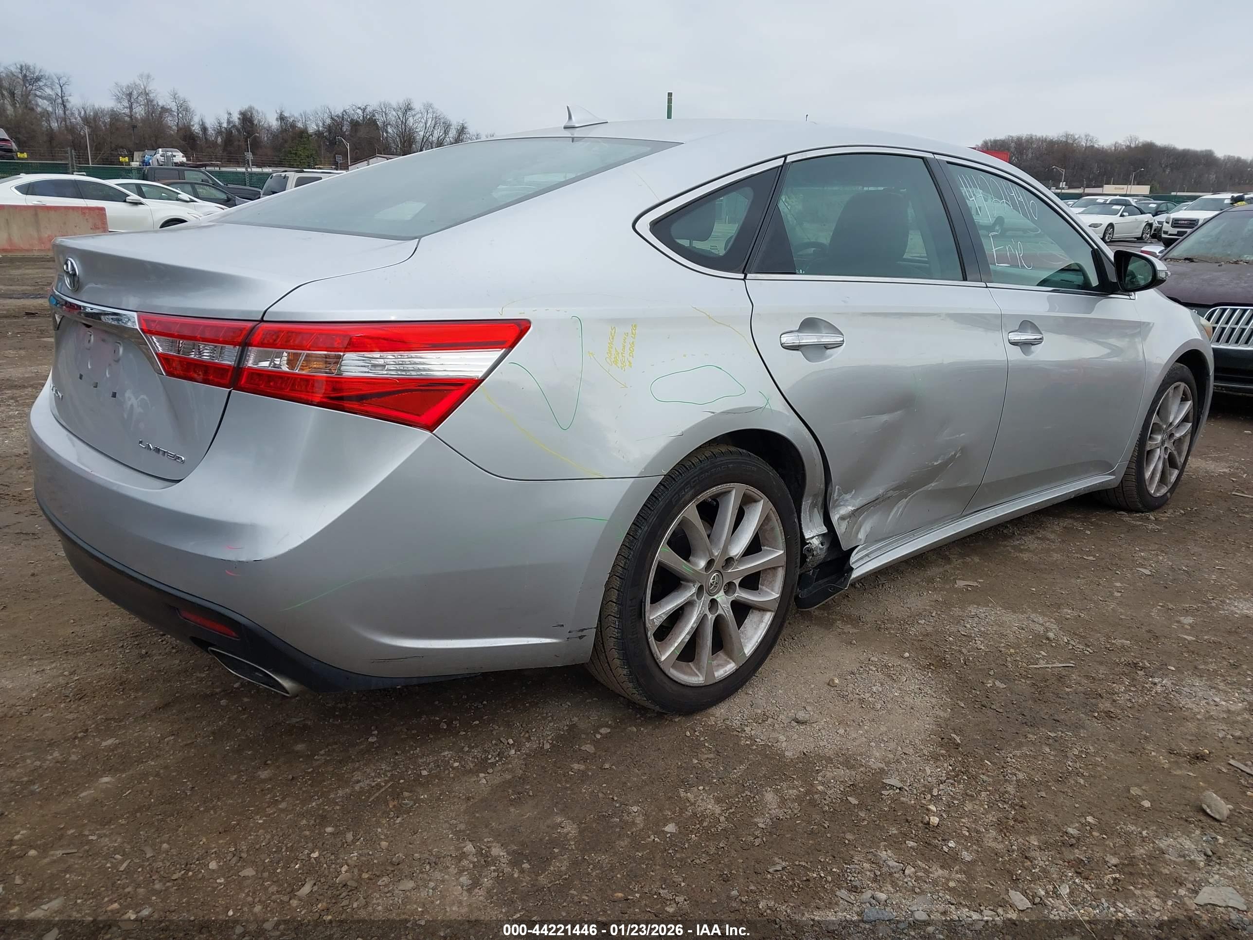 TOYOTA AVALON image 4