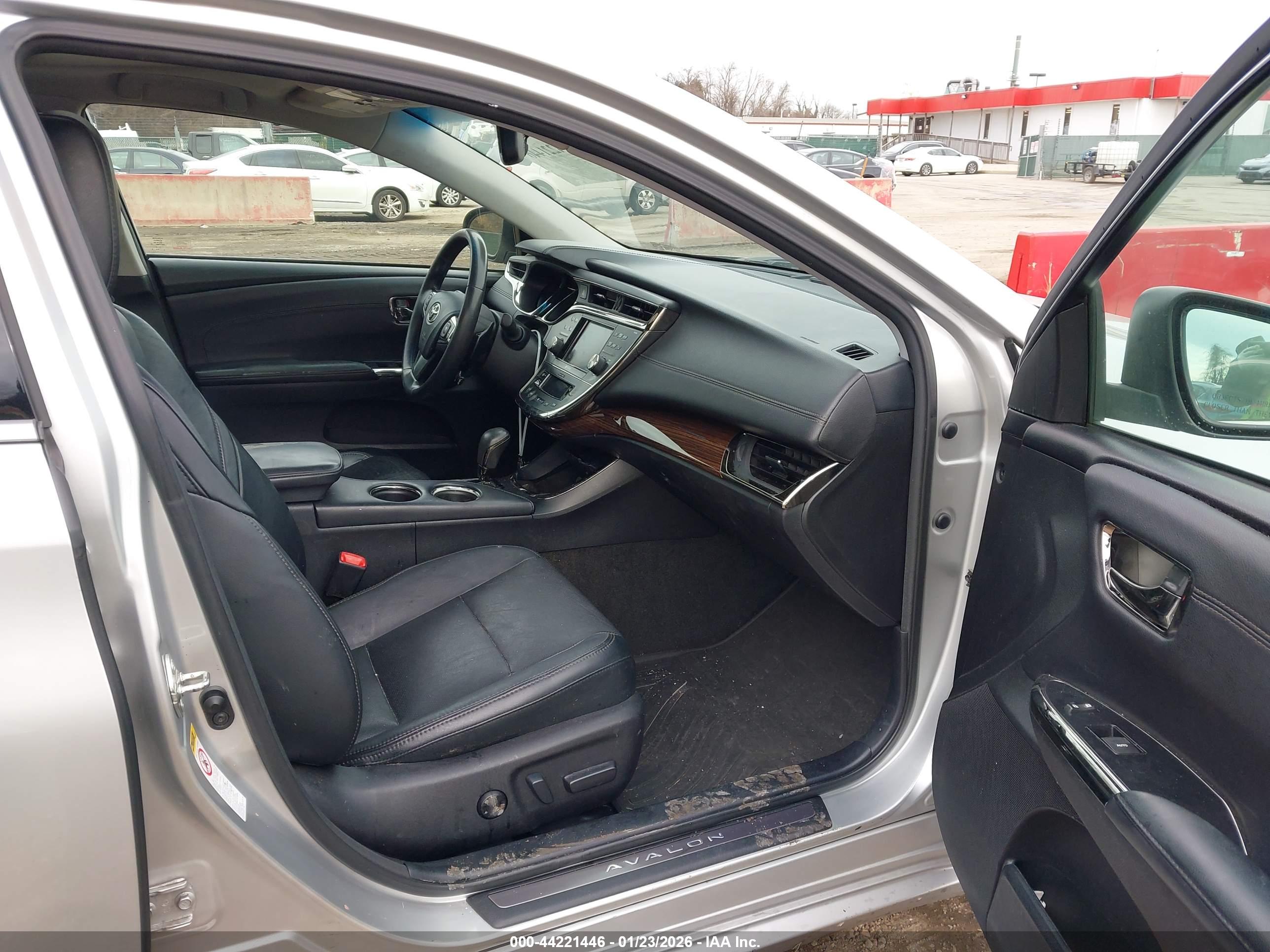 TOYOTA AVALON image 5