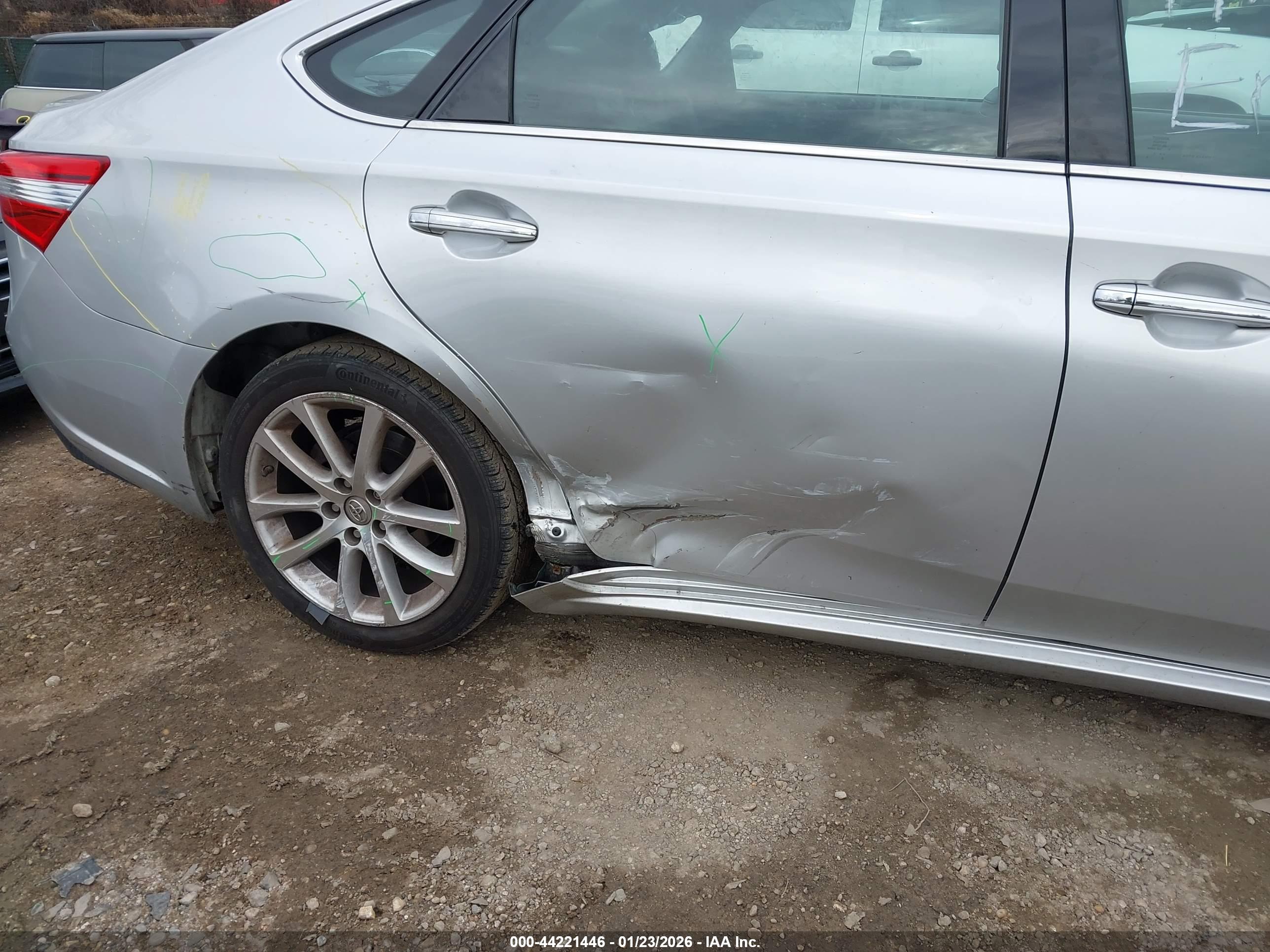 TOYOTA AVALON image 6