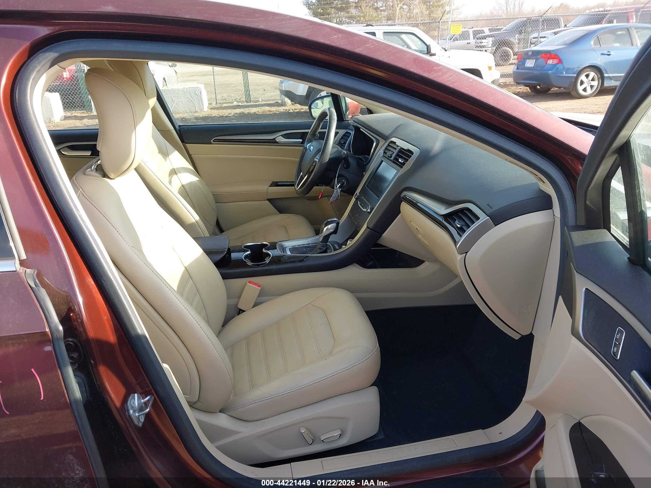 FORD FUSION image 5