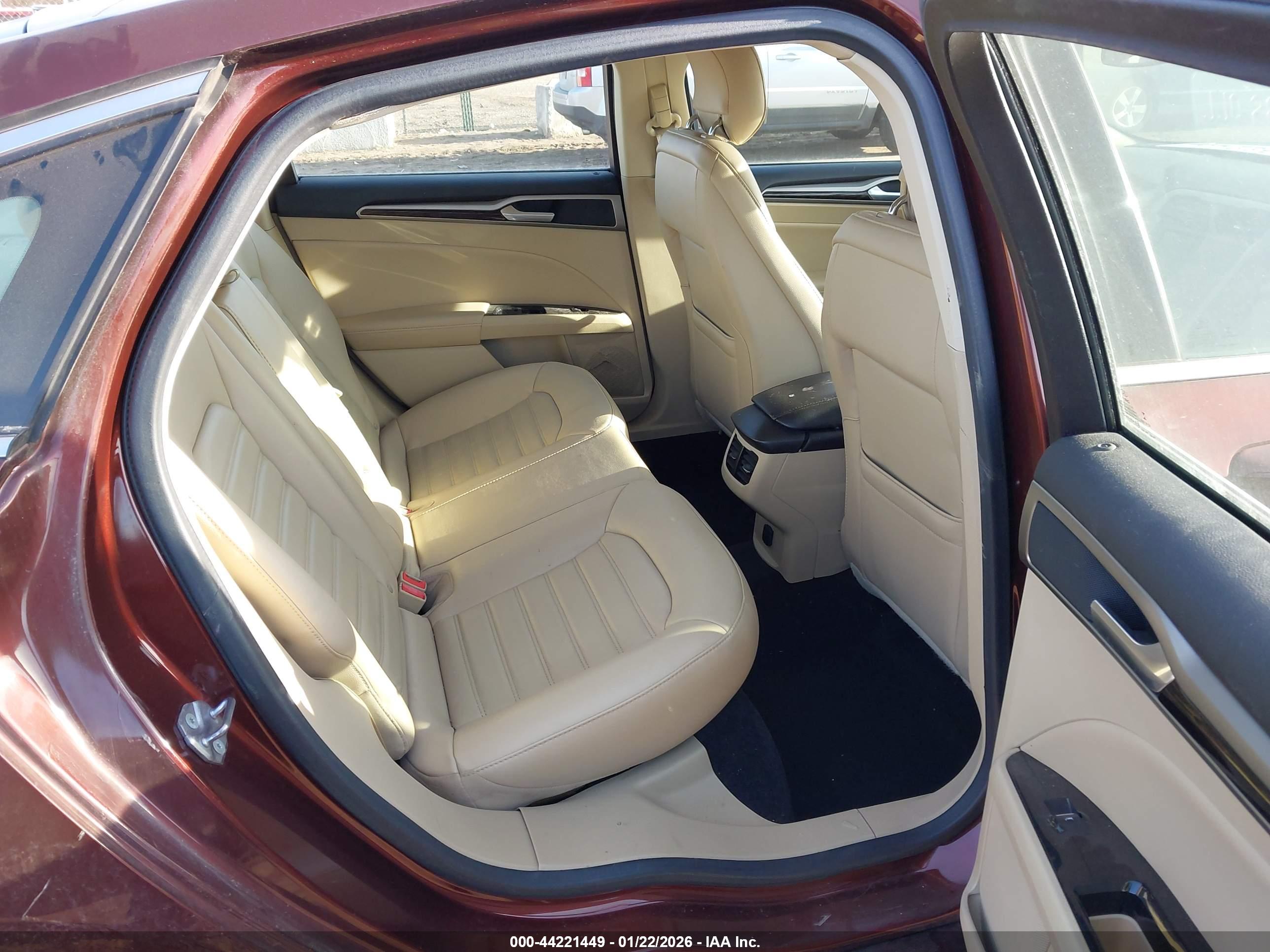 FORD FUSION image 8