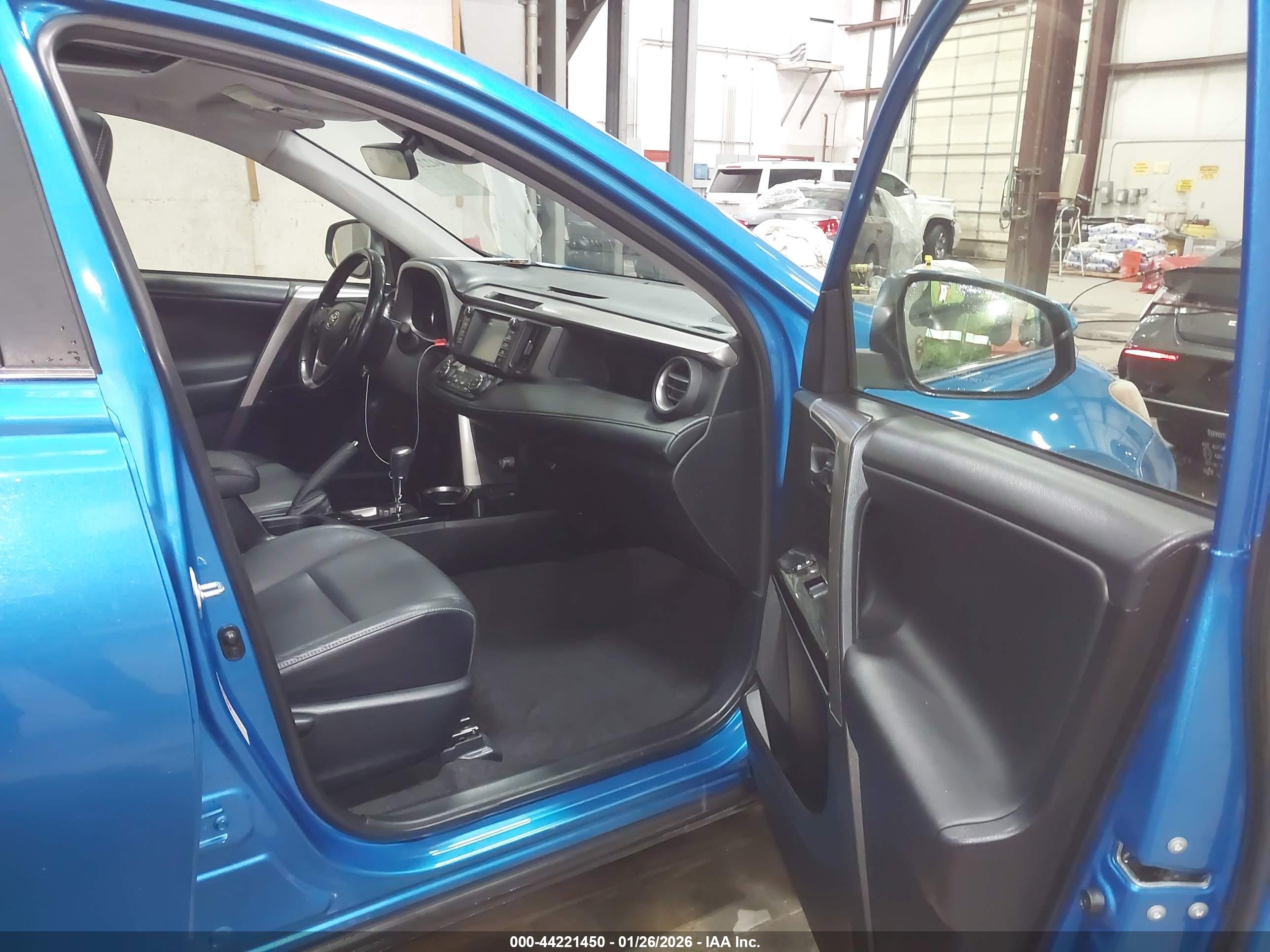 TOYOTA RAV4 image 5