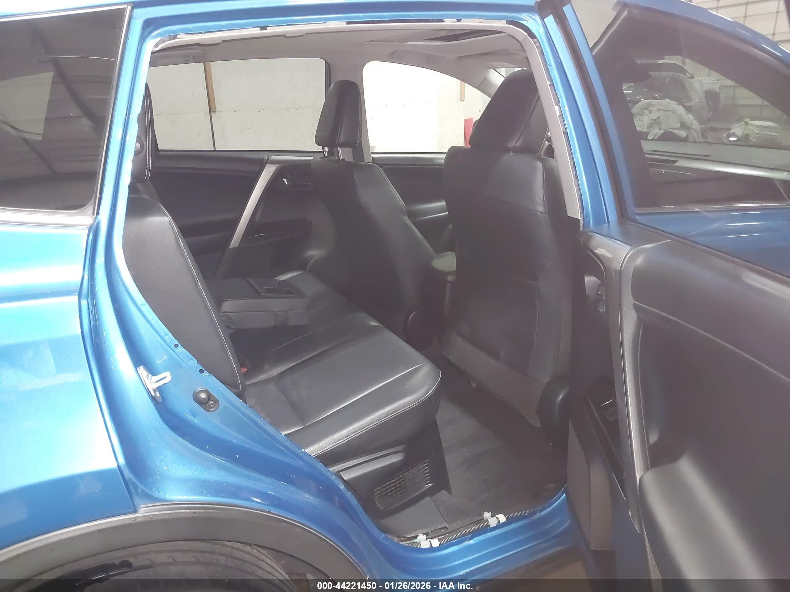 TOYOTA RAV4 image 8