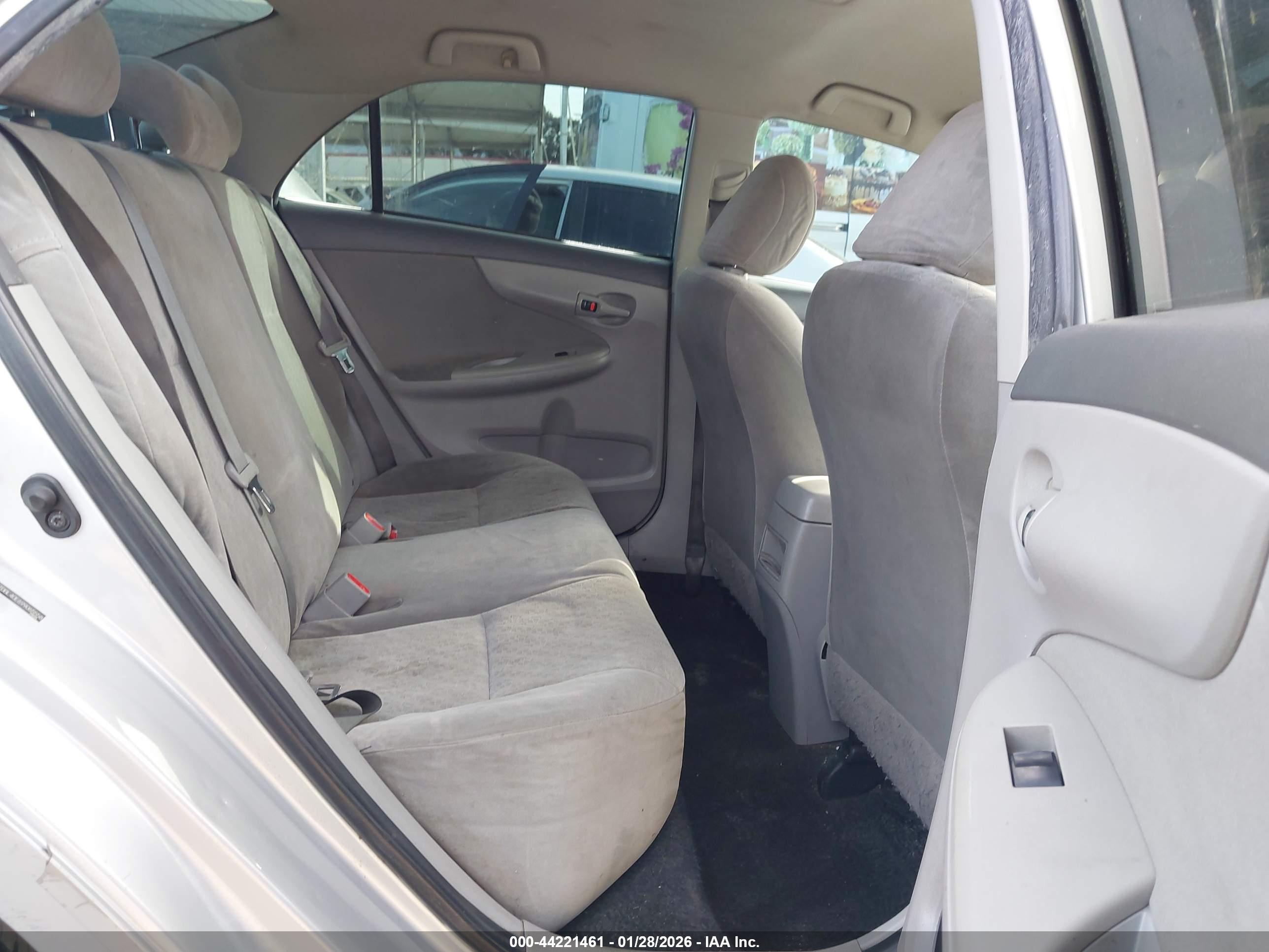 TOYOTA COROLLA image 8