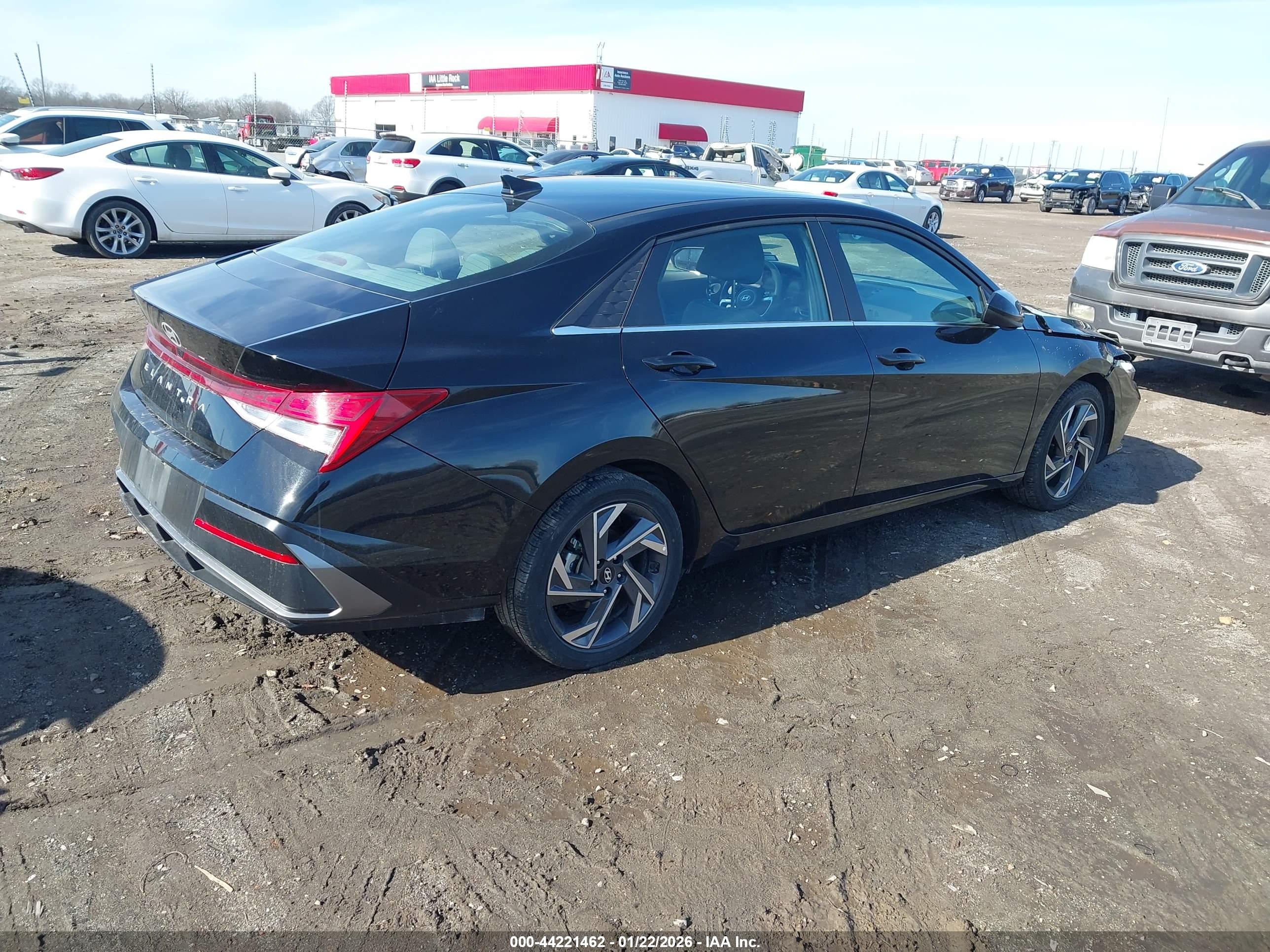 HYUNDAI ELANTRA image 4
