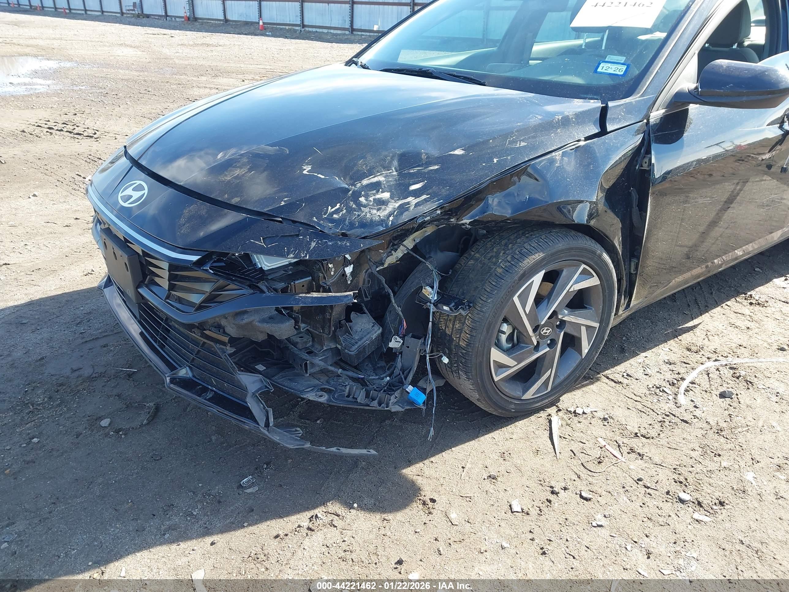HYUNDAI ELANTRA image 6