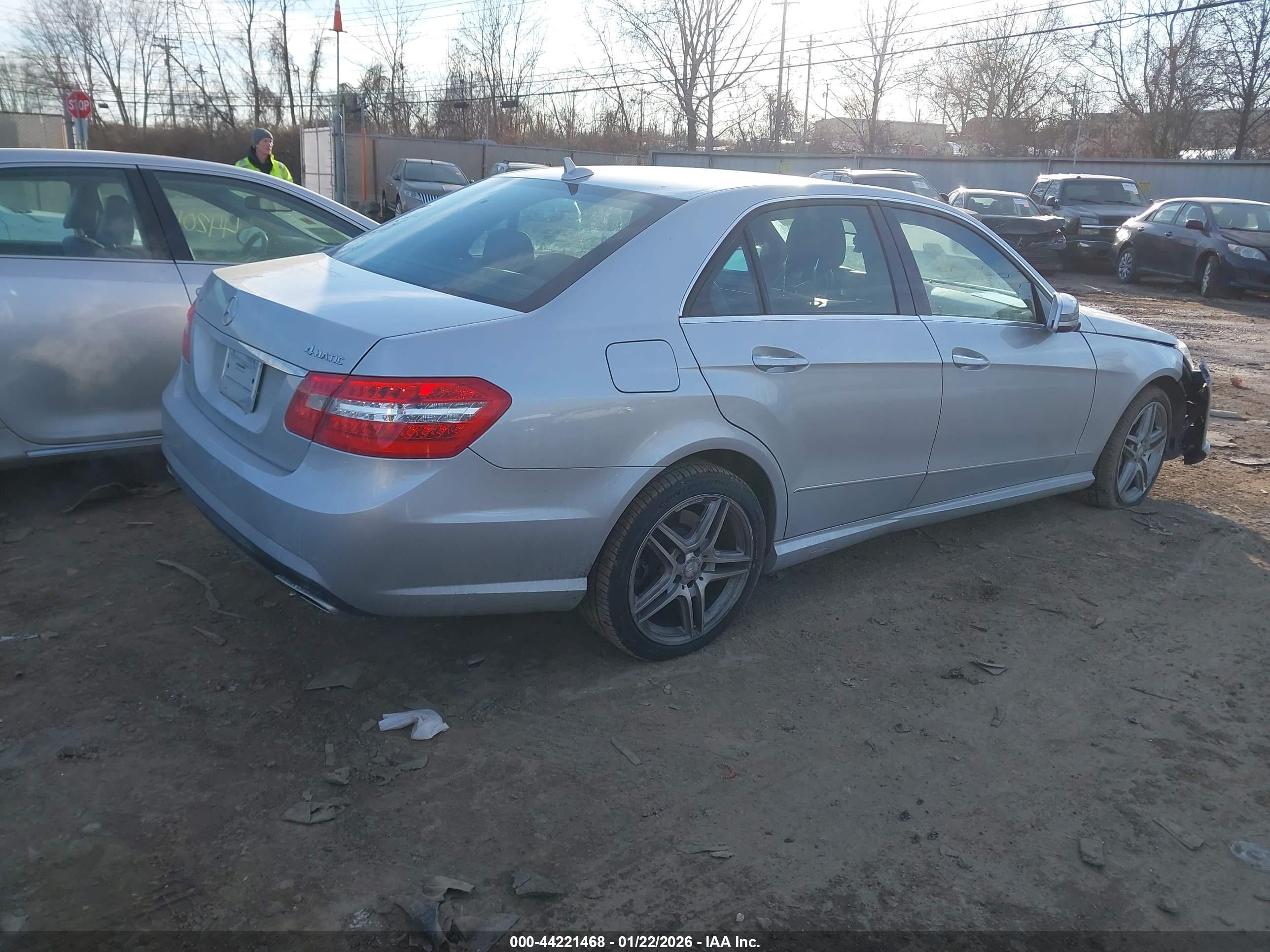 MERCEDES-BENZ E image 4