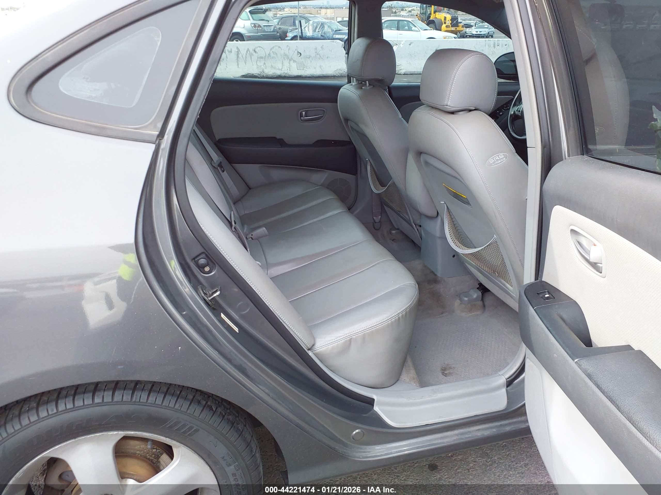 HYUNDAI ELANTRA image 8