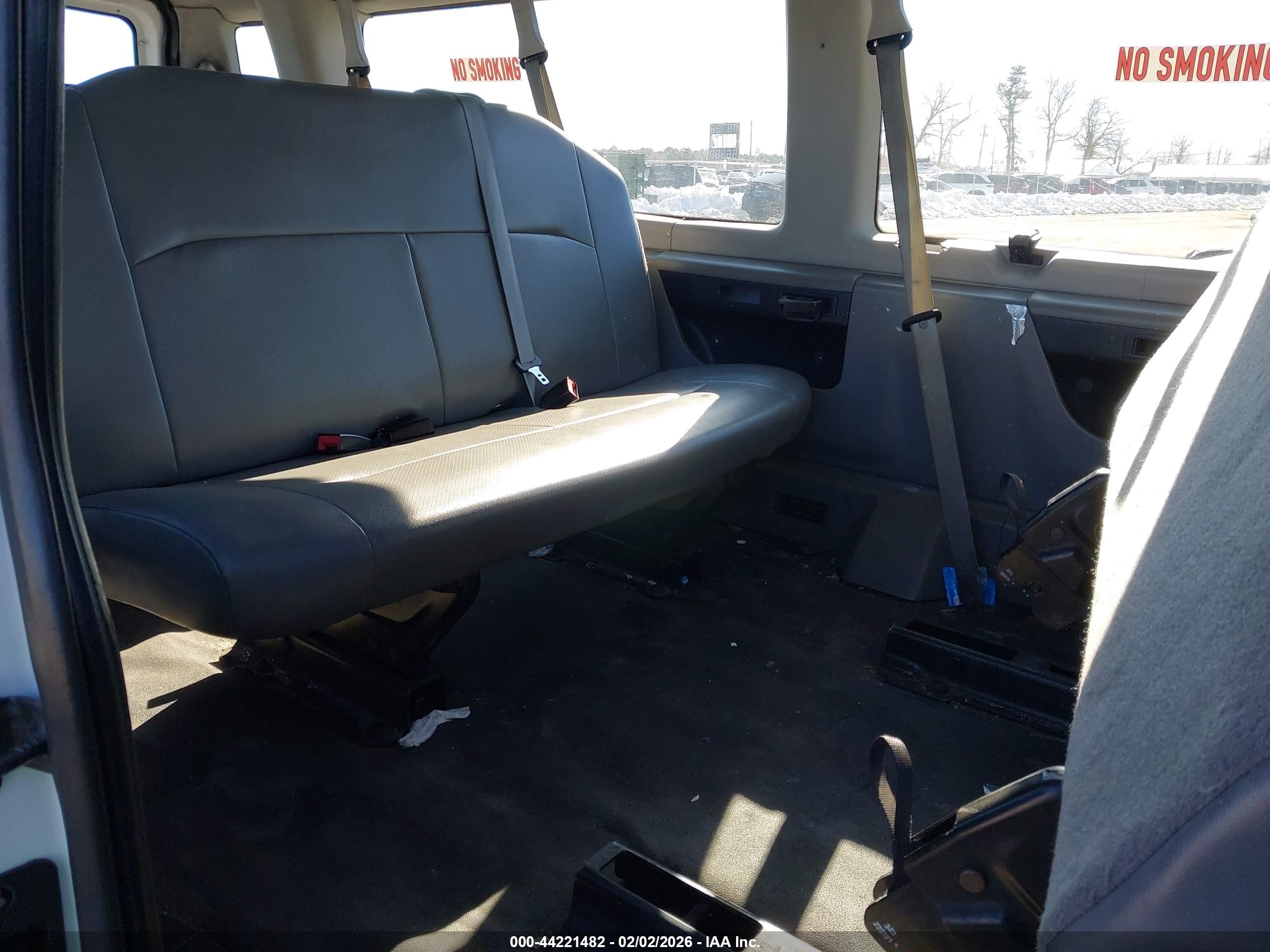 FORD E-350 image 8