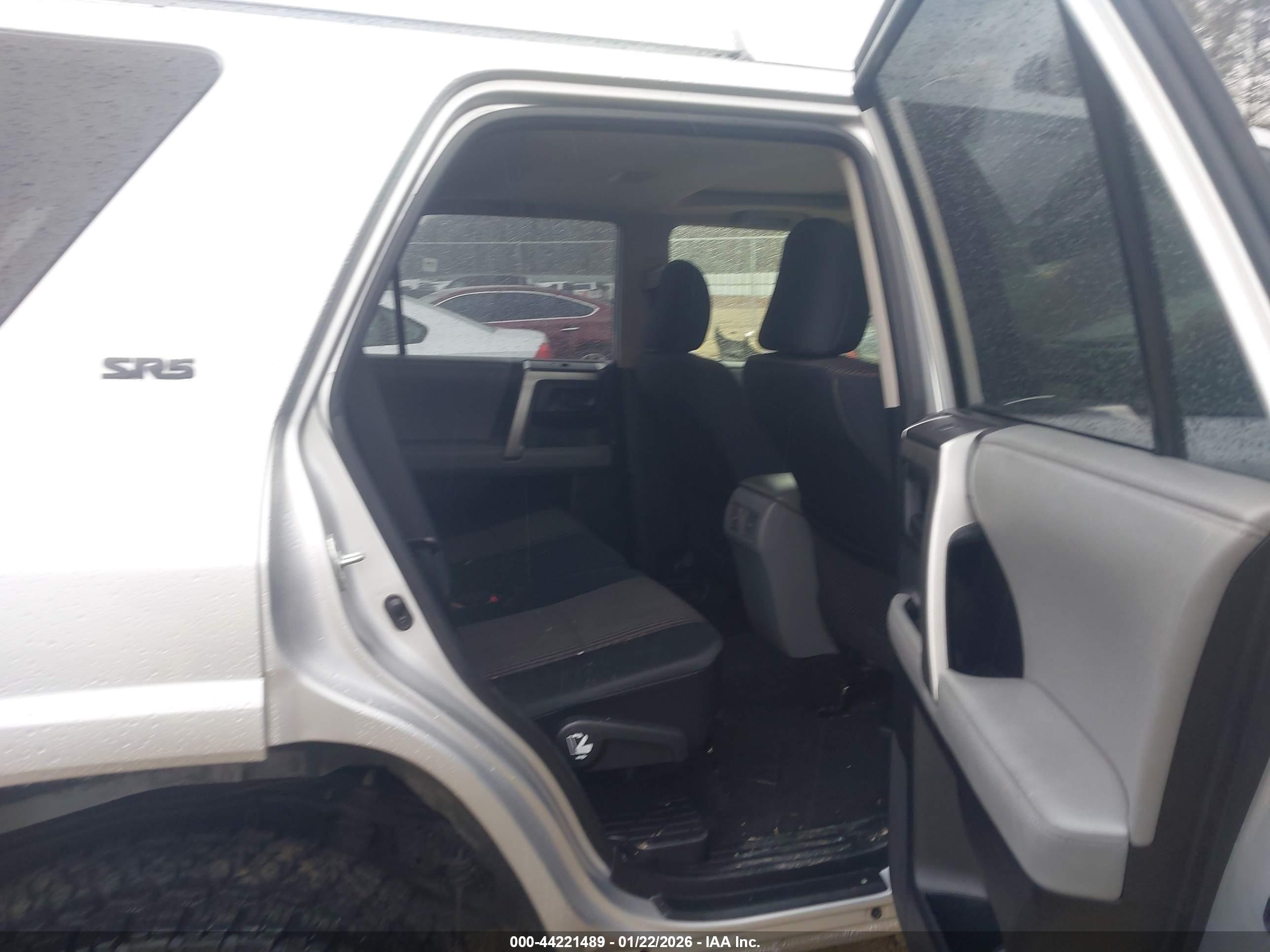 TOYOTA 4RUNNER image 8