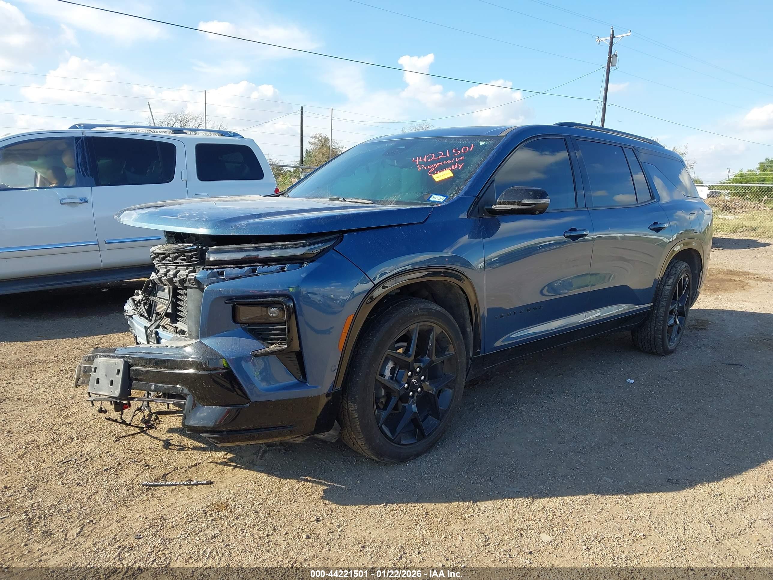 CHEVROLET TRAVERSE image 2