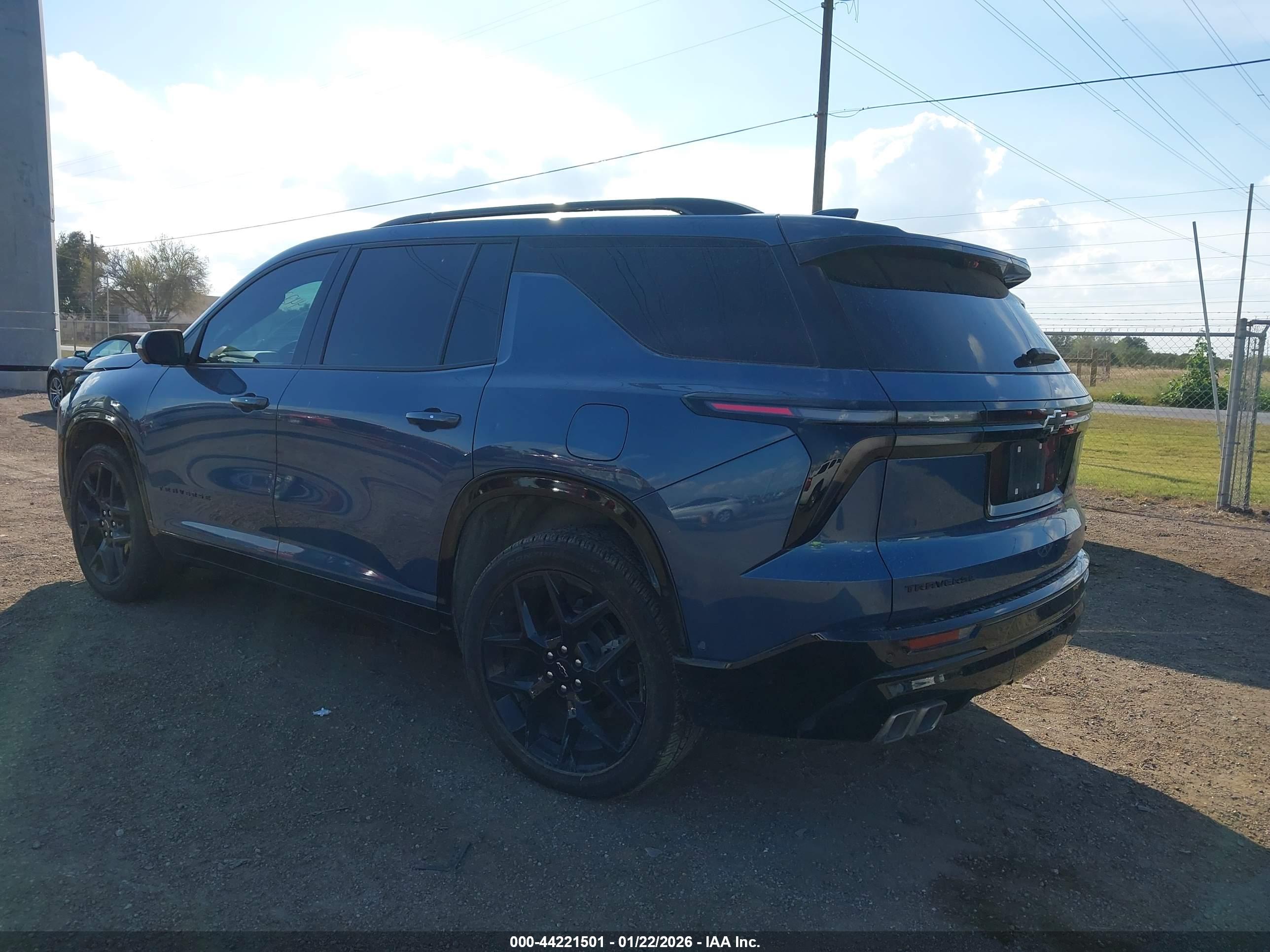 CHEVROLET TRAVERSE image 3