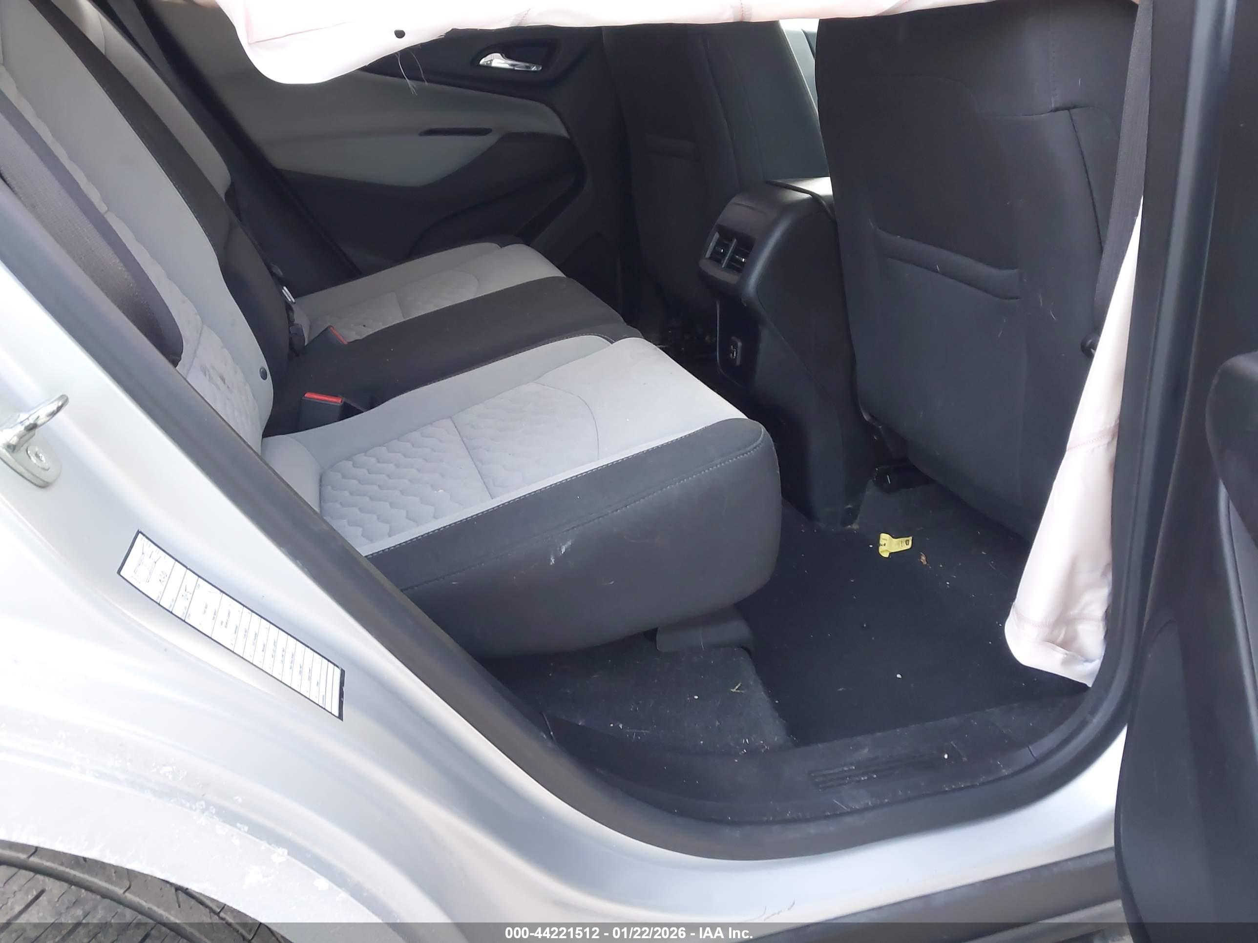 CHEVROLET EQUINOX image 8