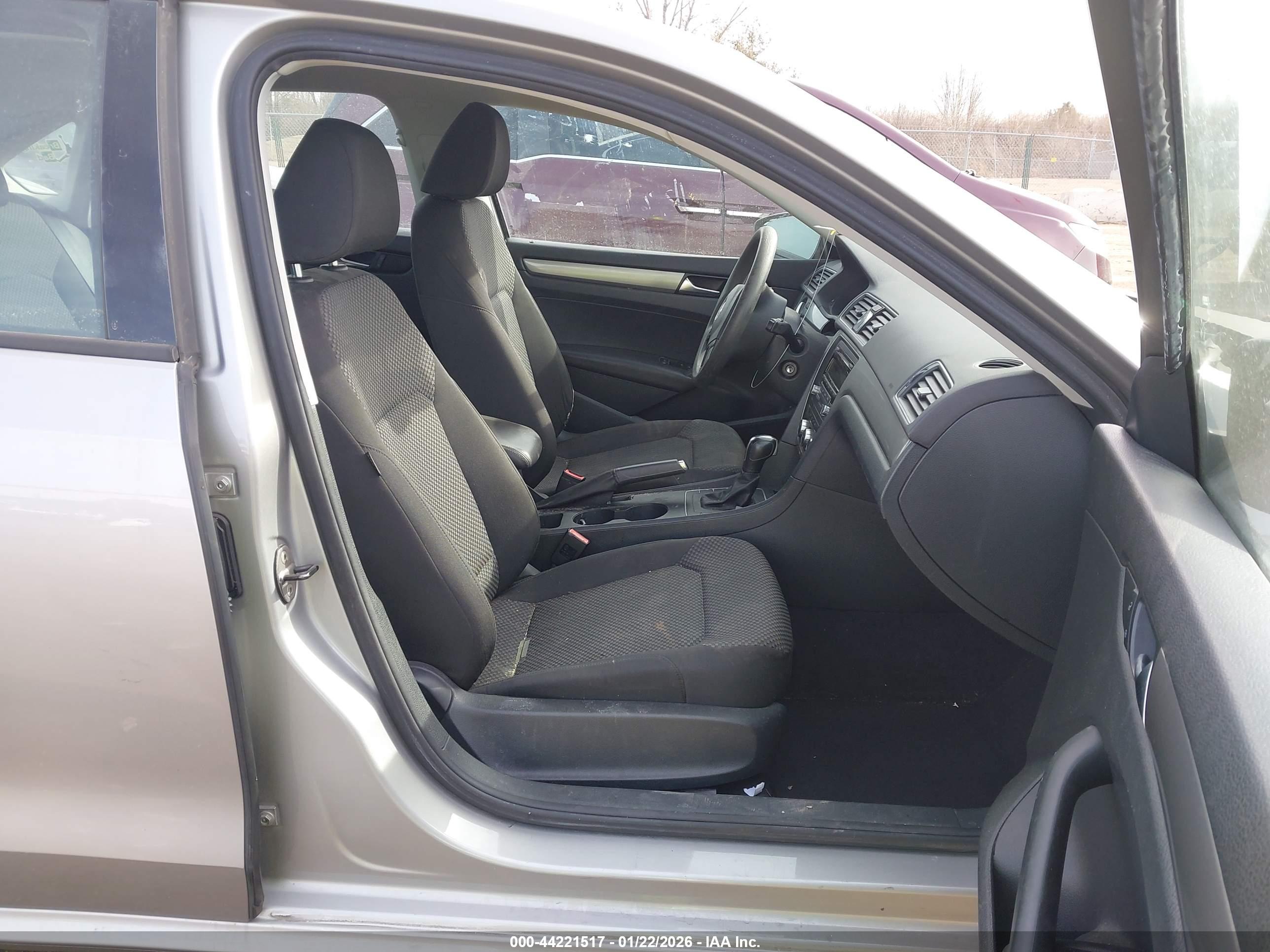 VOLKSWAGEN PASSAT image 5