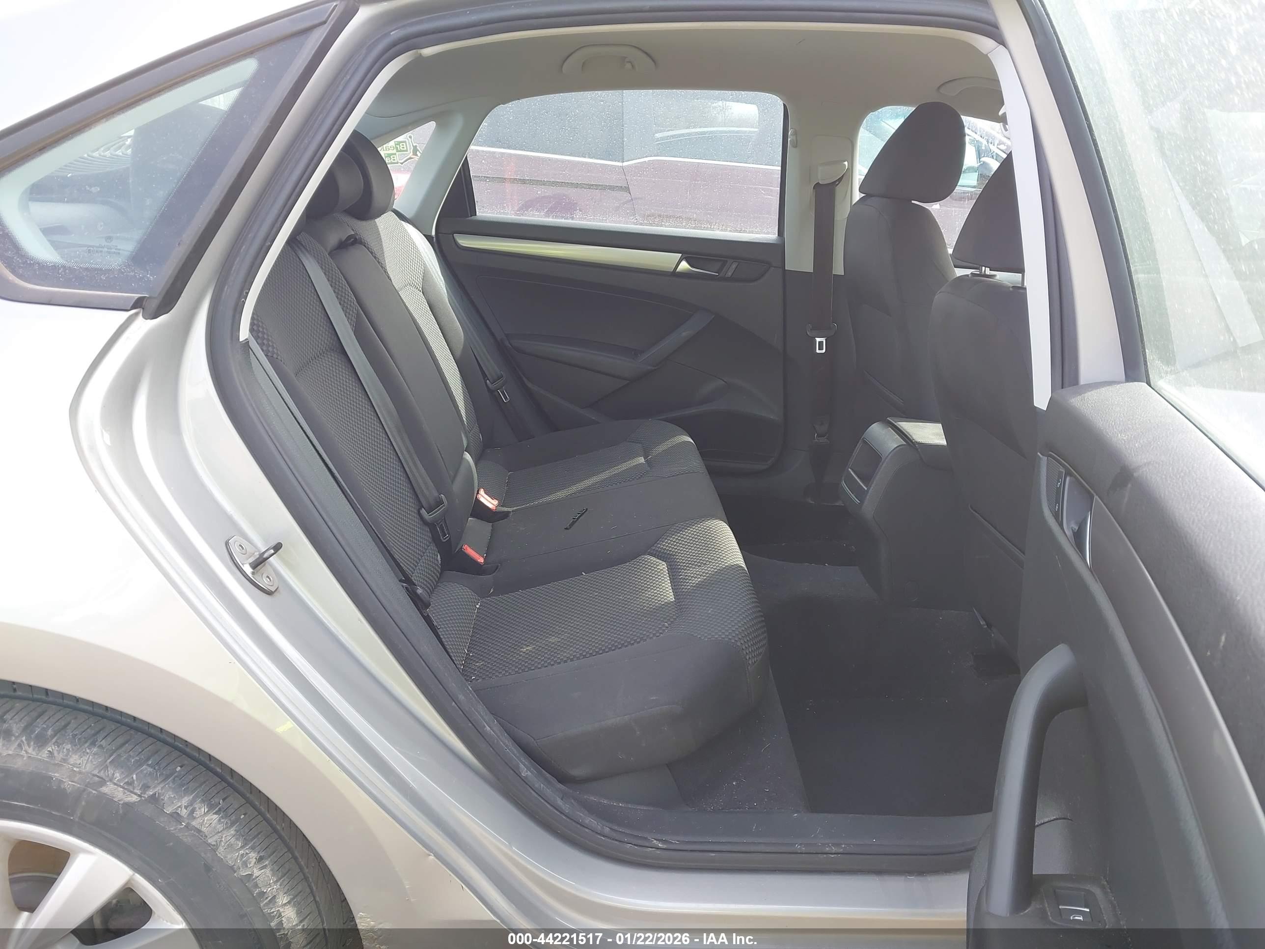 VOLKSWAGEN PASSAT image 8