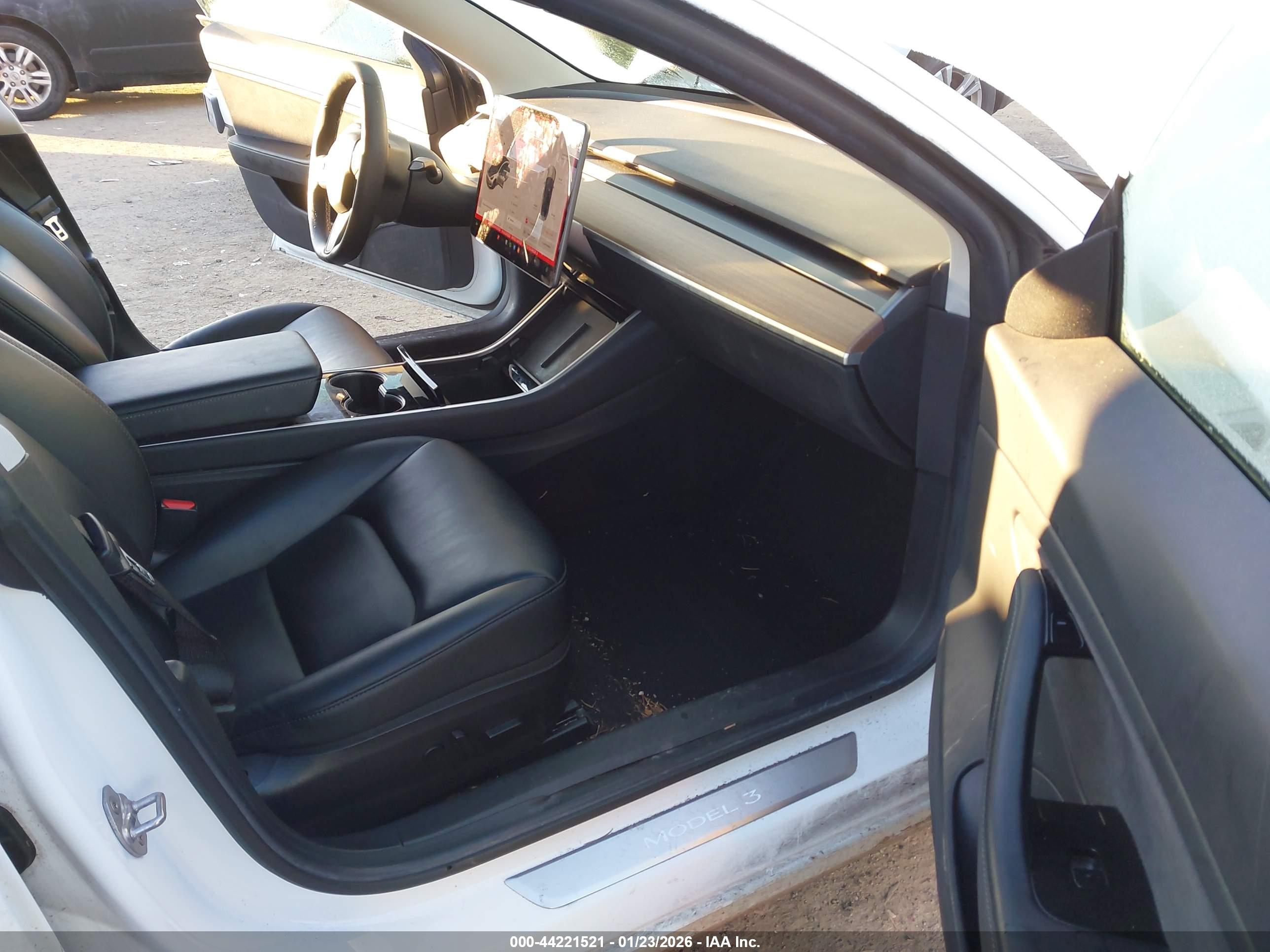 TESLA MODEL image 5