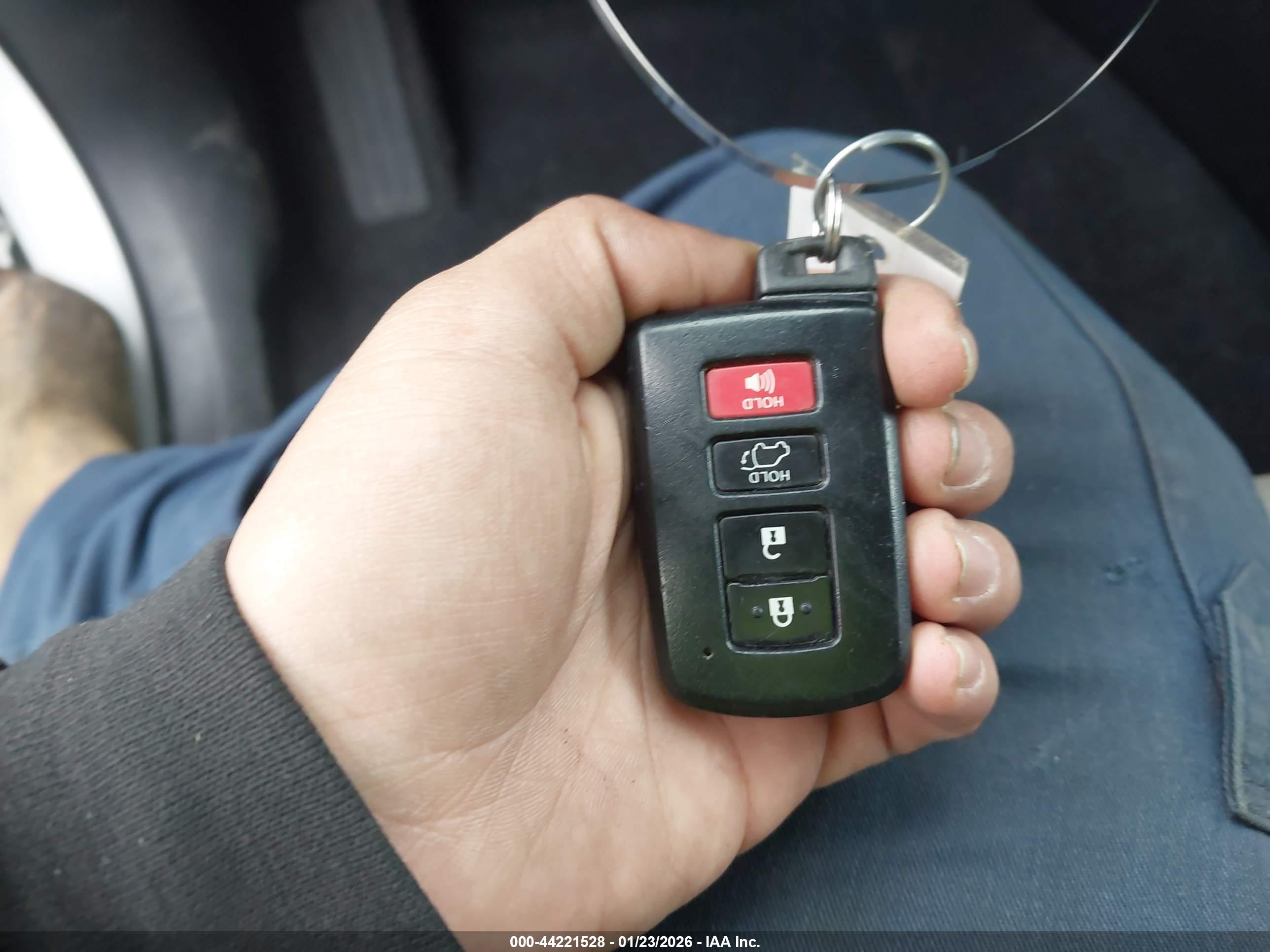 TOYOTA RAV4 image 11