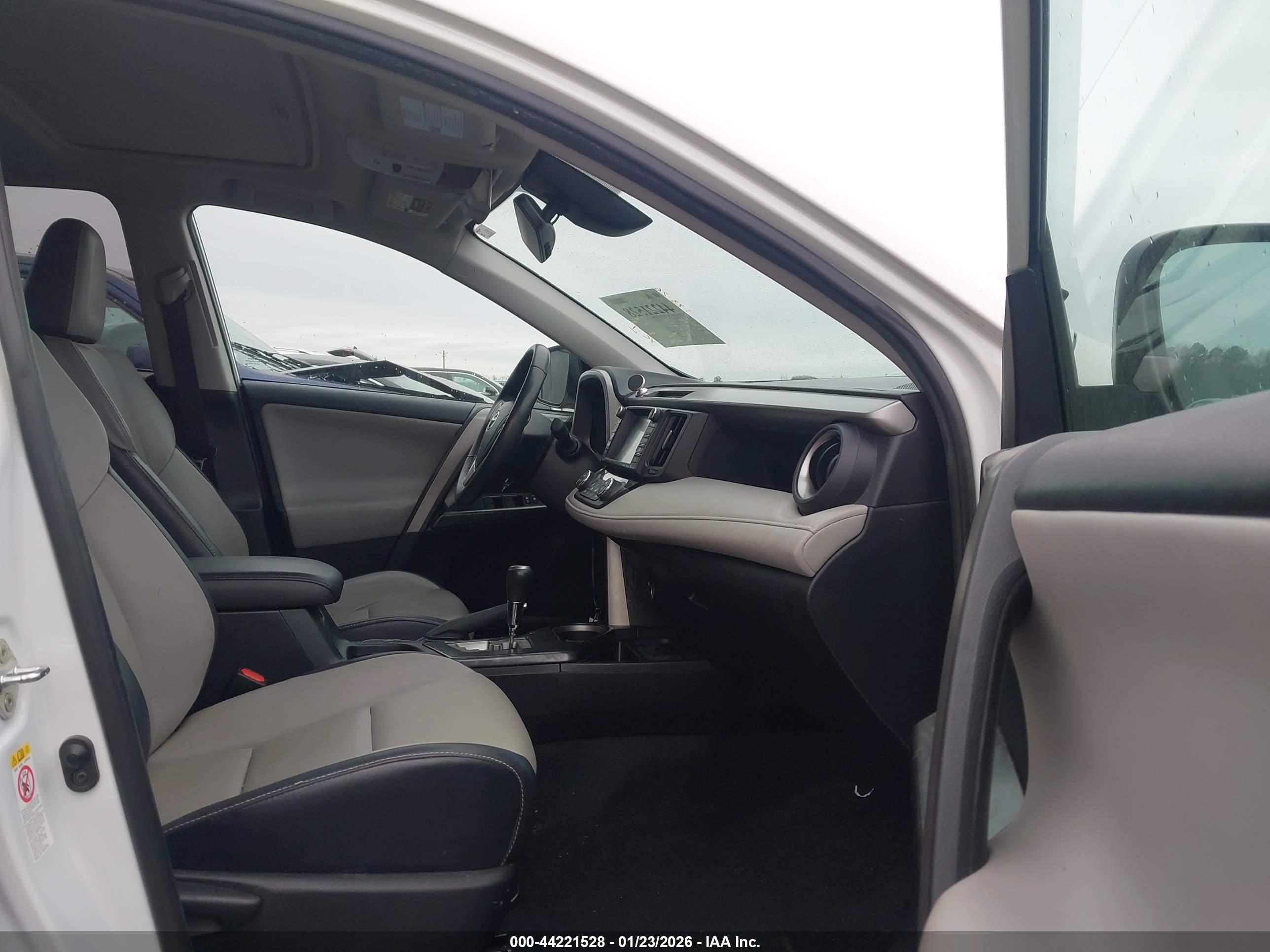 TOYOTA RAV4 image 5