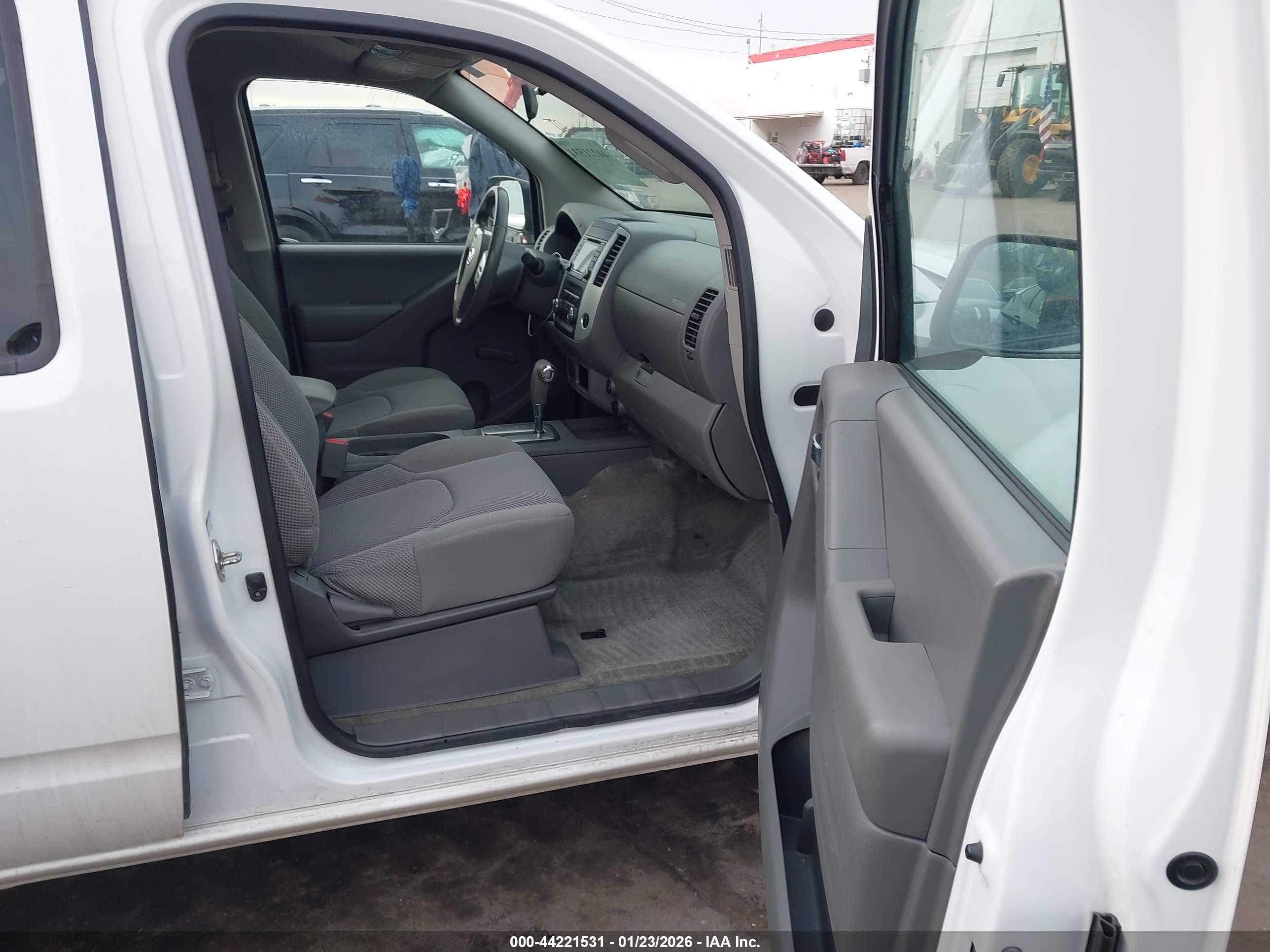 NISSAN FRONTIER image 5
