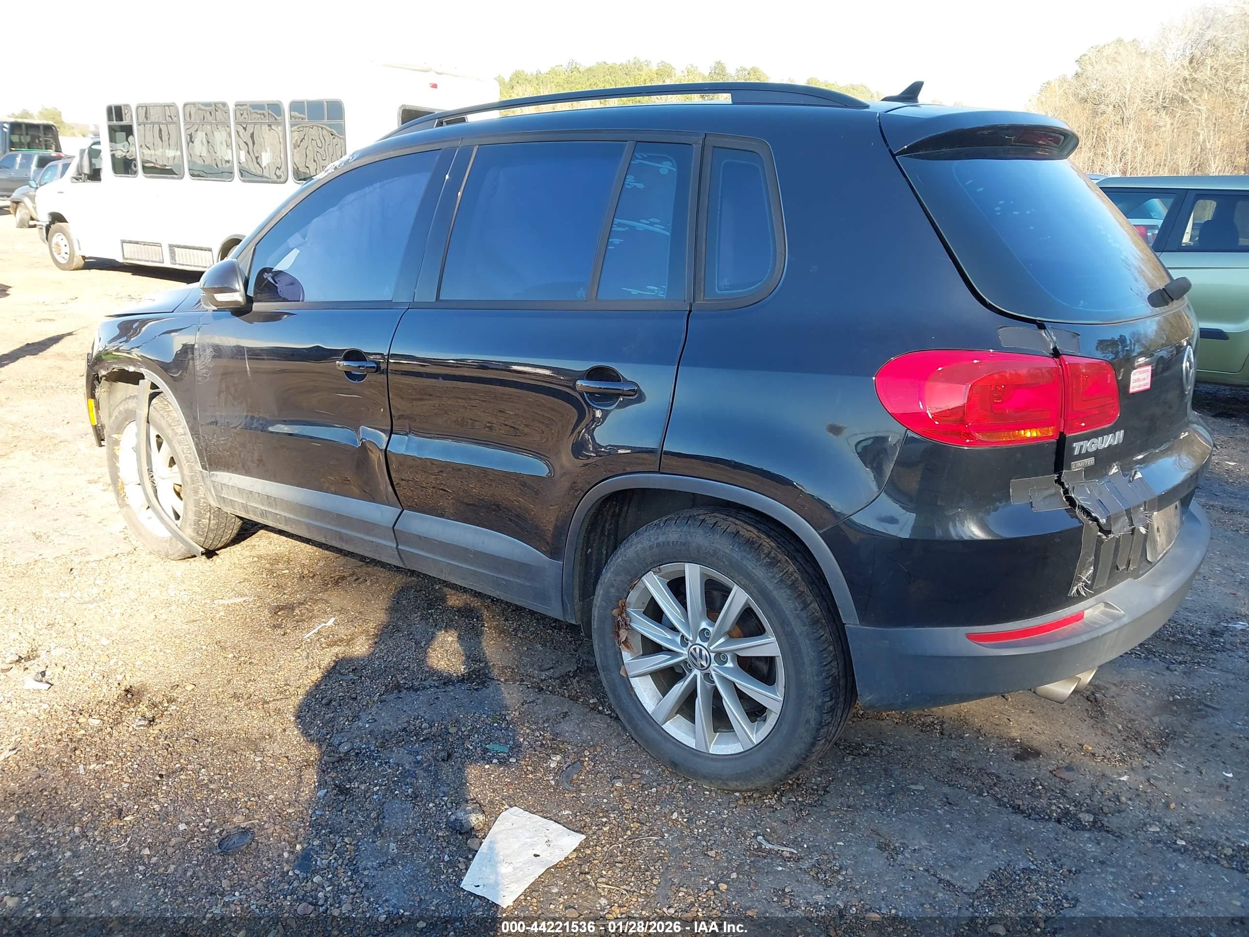 VOLKSWAGEN TIGUAN image 3