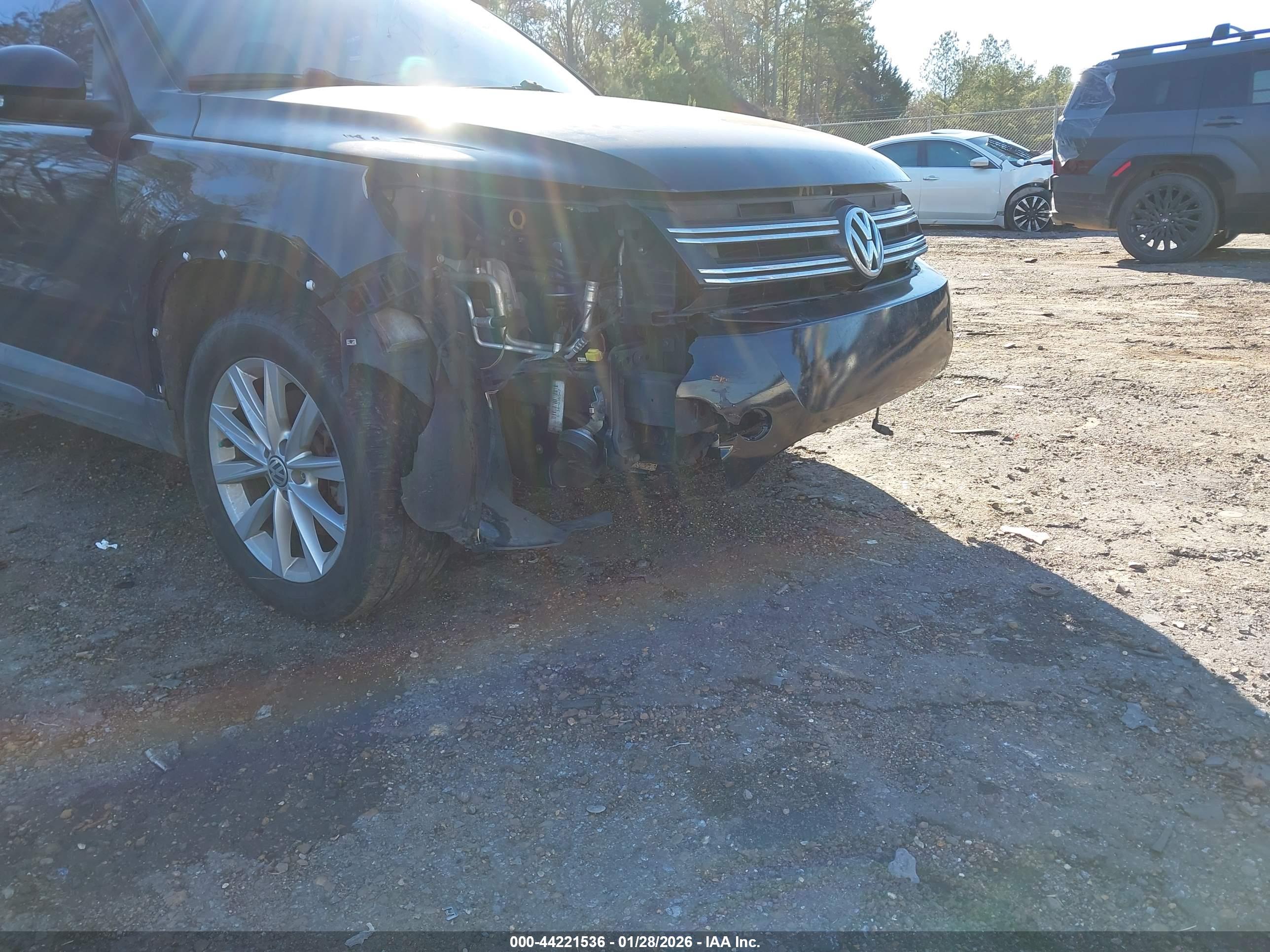 VOLKSWAGEN TIGUAN image 6