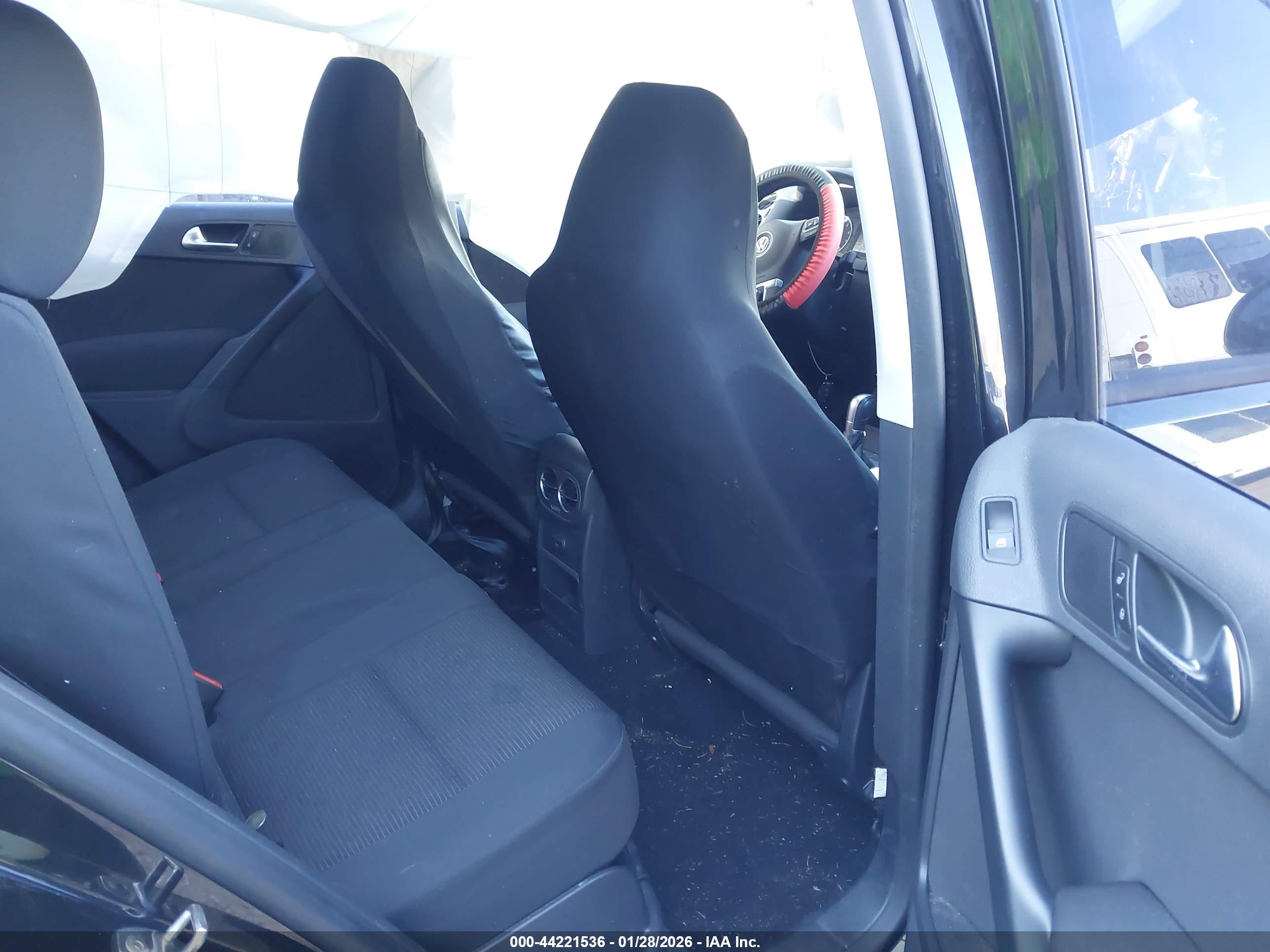 VOLKSWAGEN TIGUAN image 8