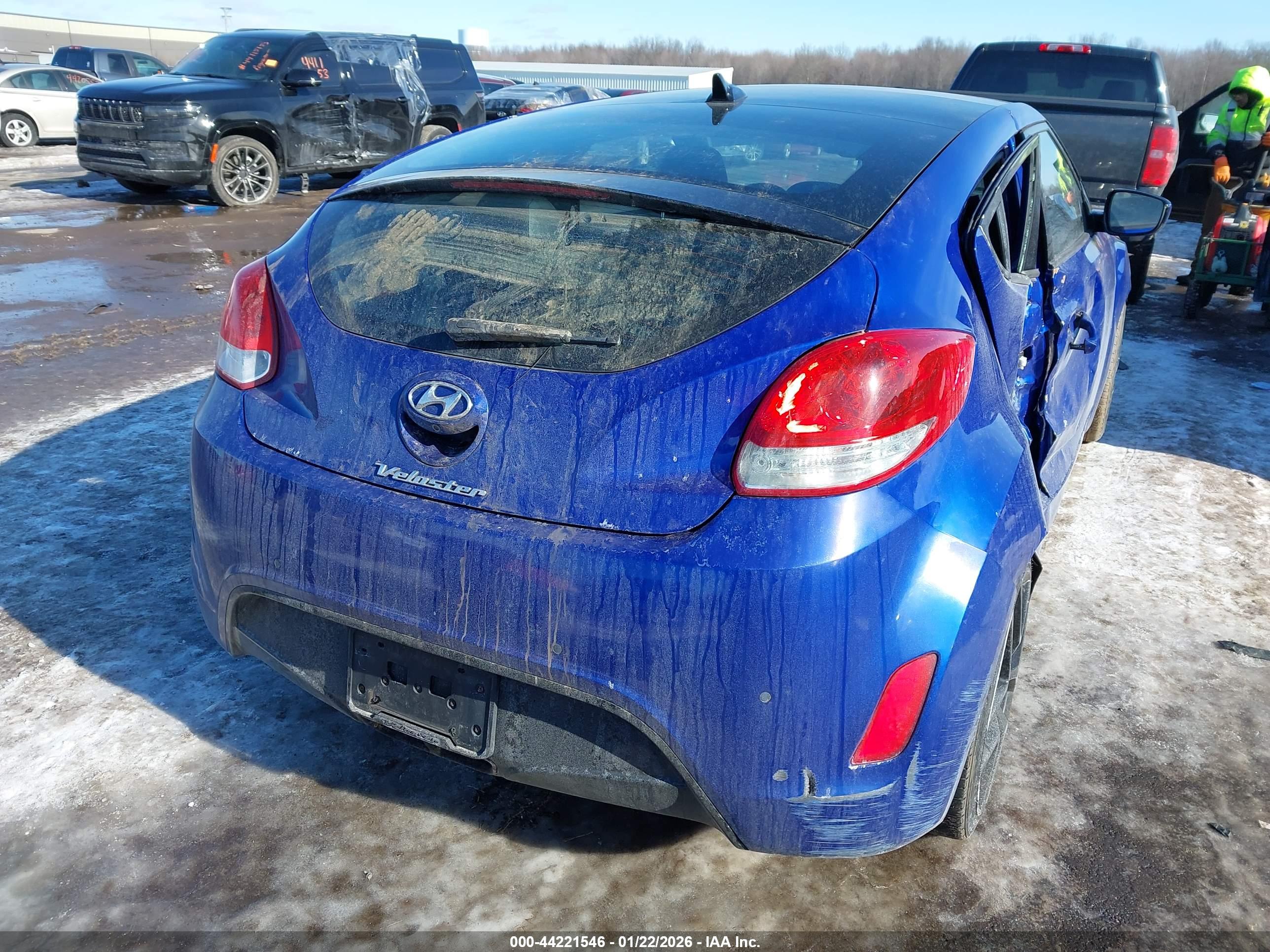 HYUNDAI VELOSTER image 4