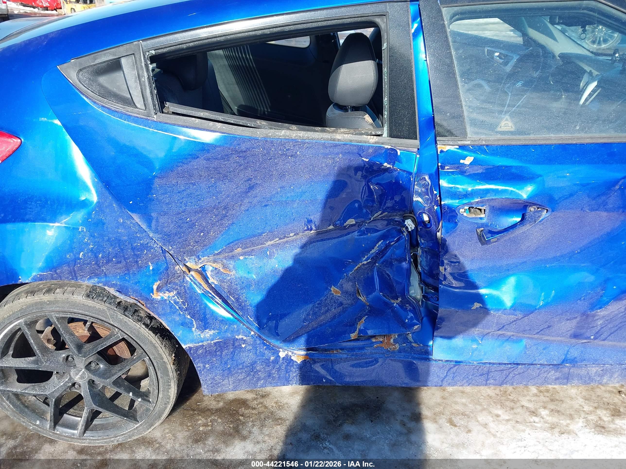 HYUNDAI VELOSTER image 6