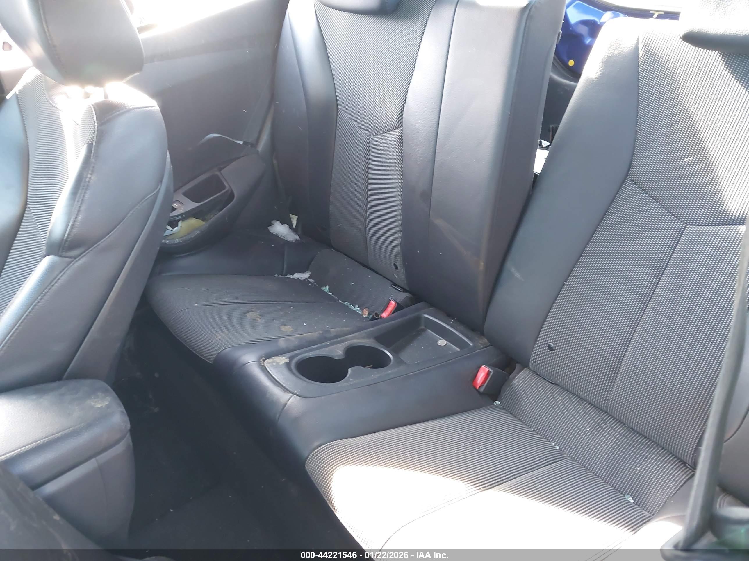HYUNDAI VELOSTER image 8