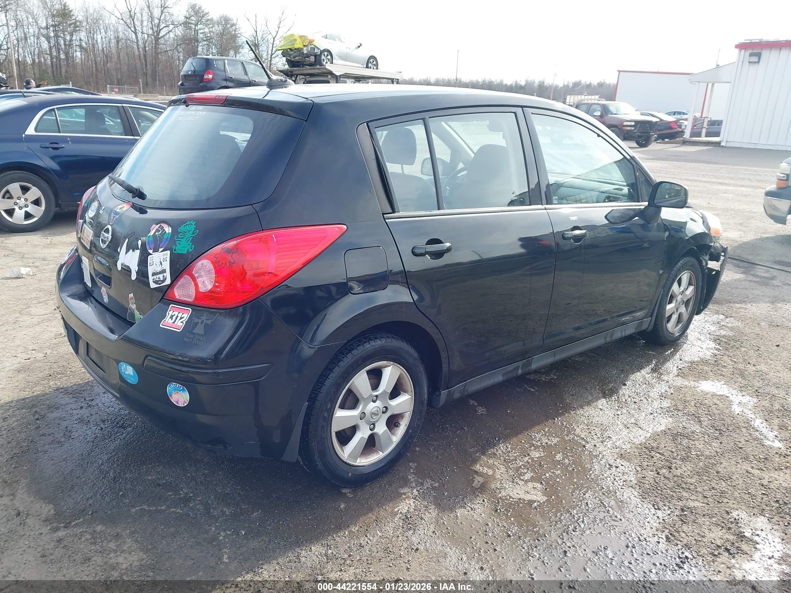 NISSAN VERSA image 4