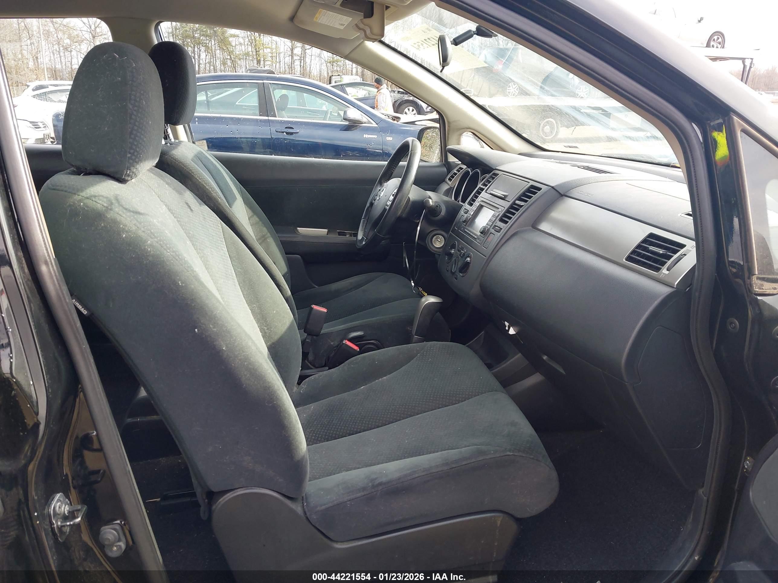NISSAN VERSA image 5