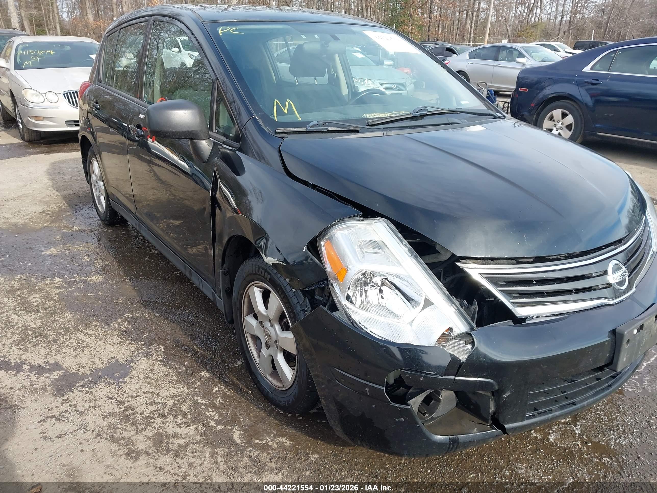 NISSAN VERSA image 6