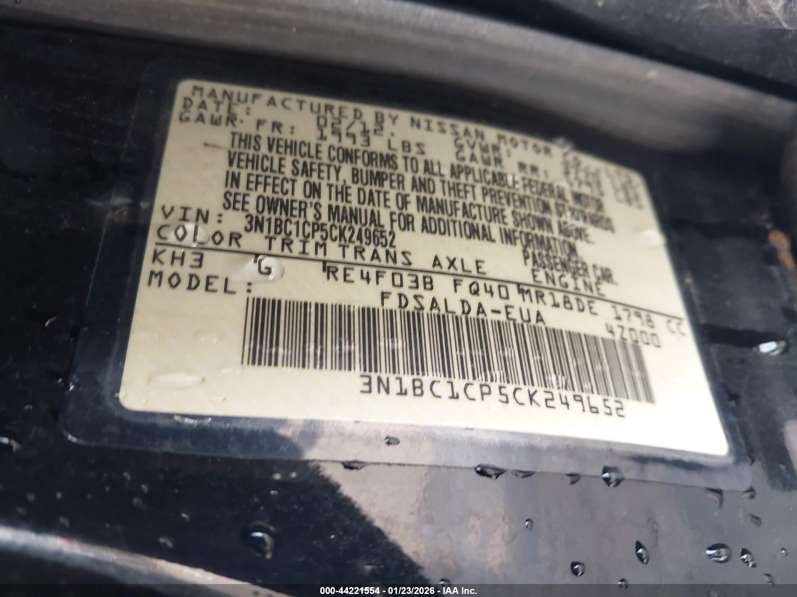 NISSAN VERSA image 9