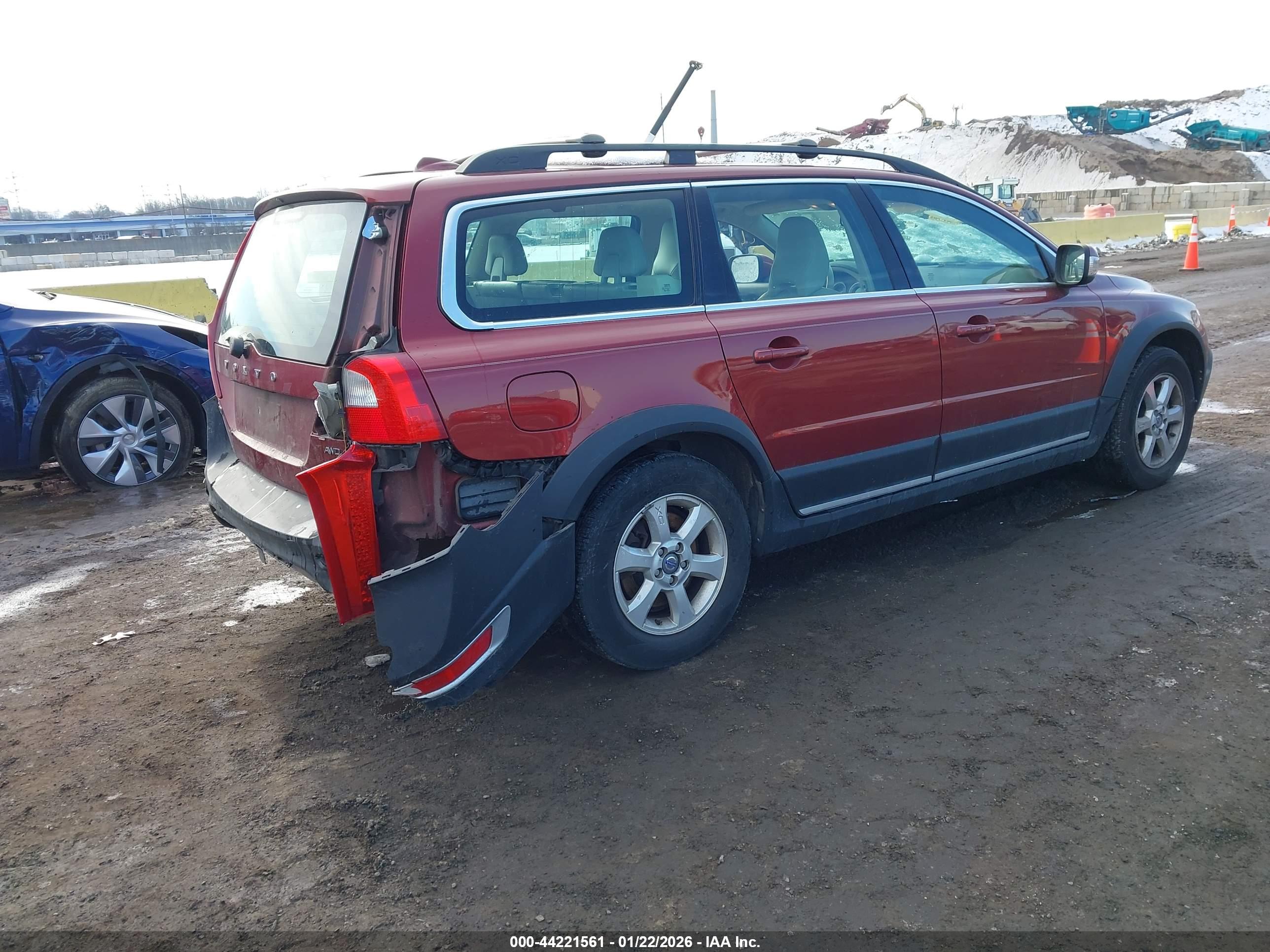 VOLVO XC70 image 4