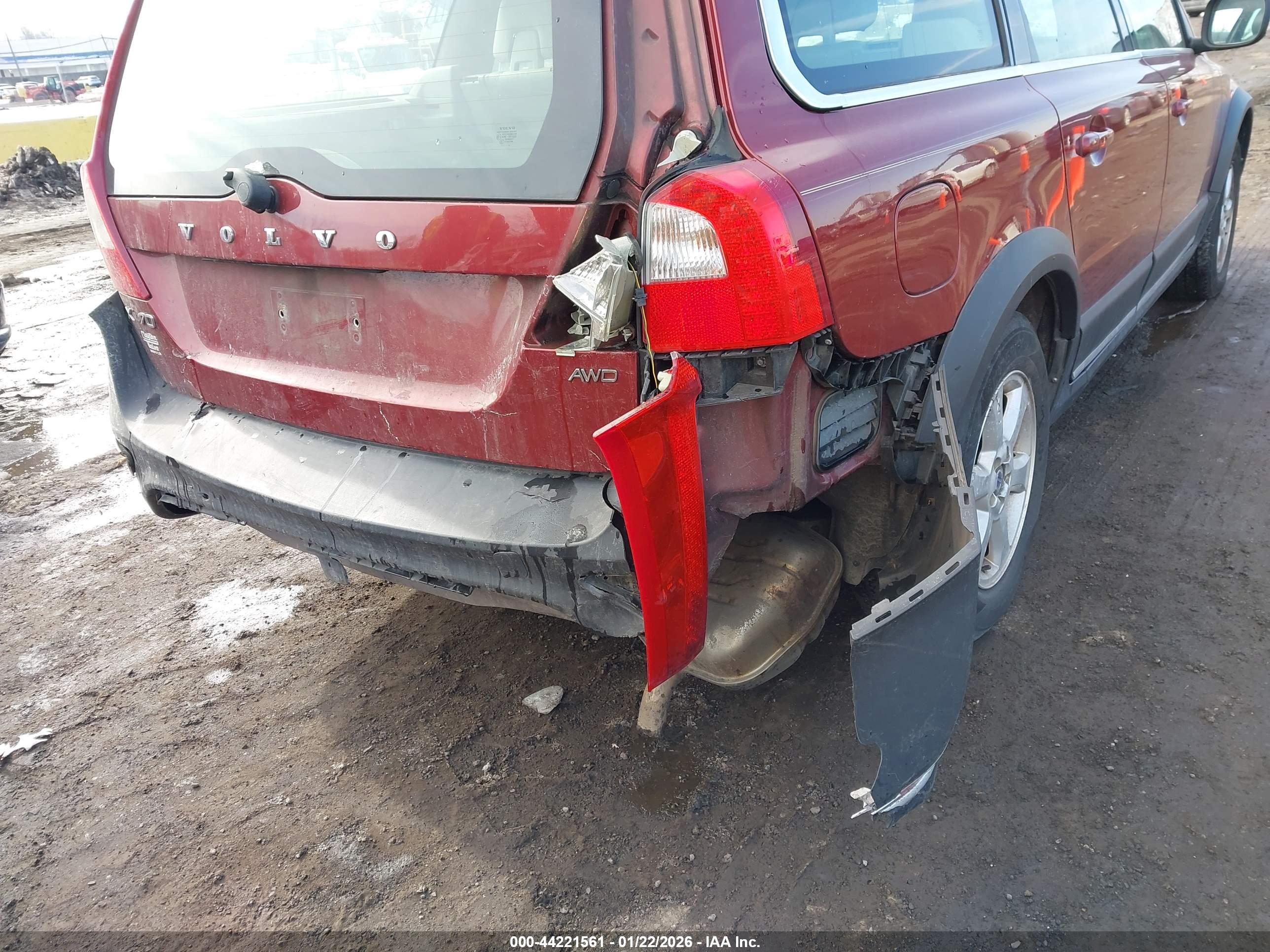 VOLVO XC70 image 6