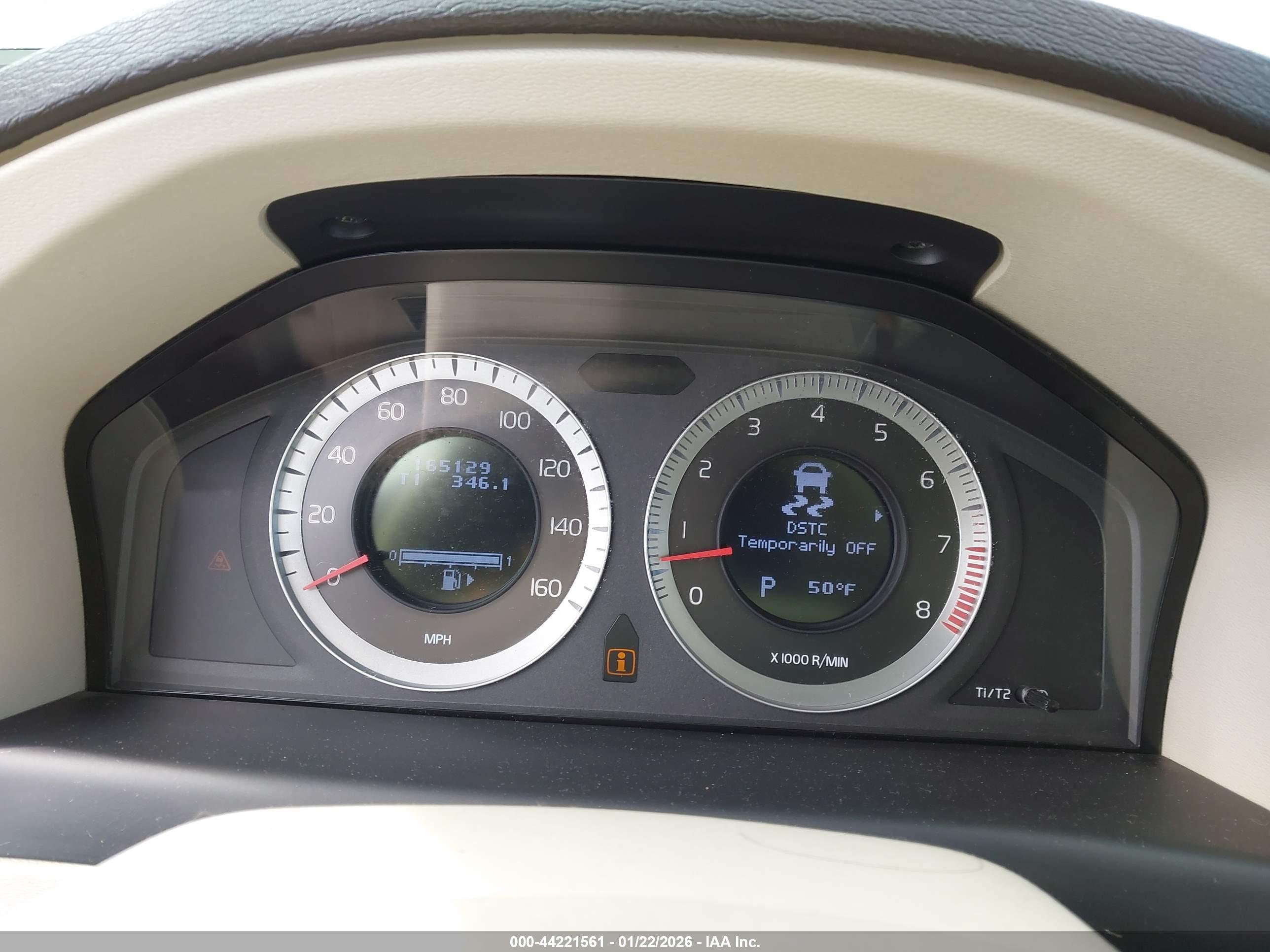 VOLVO XC70 image 7