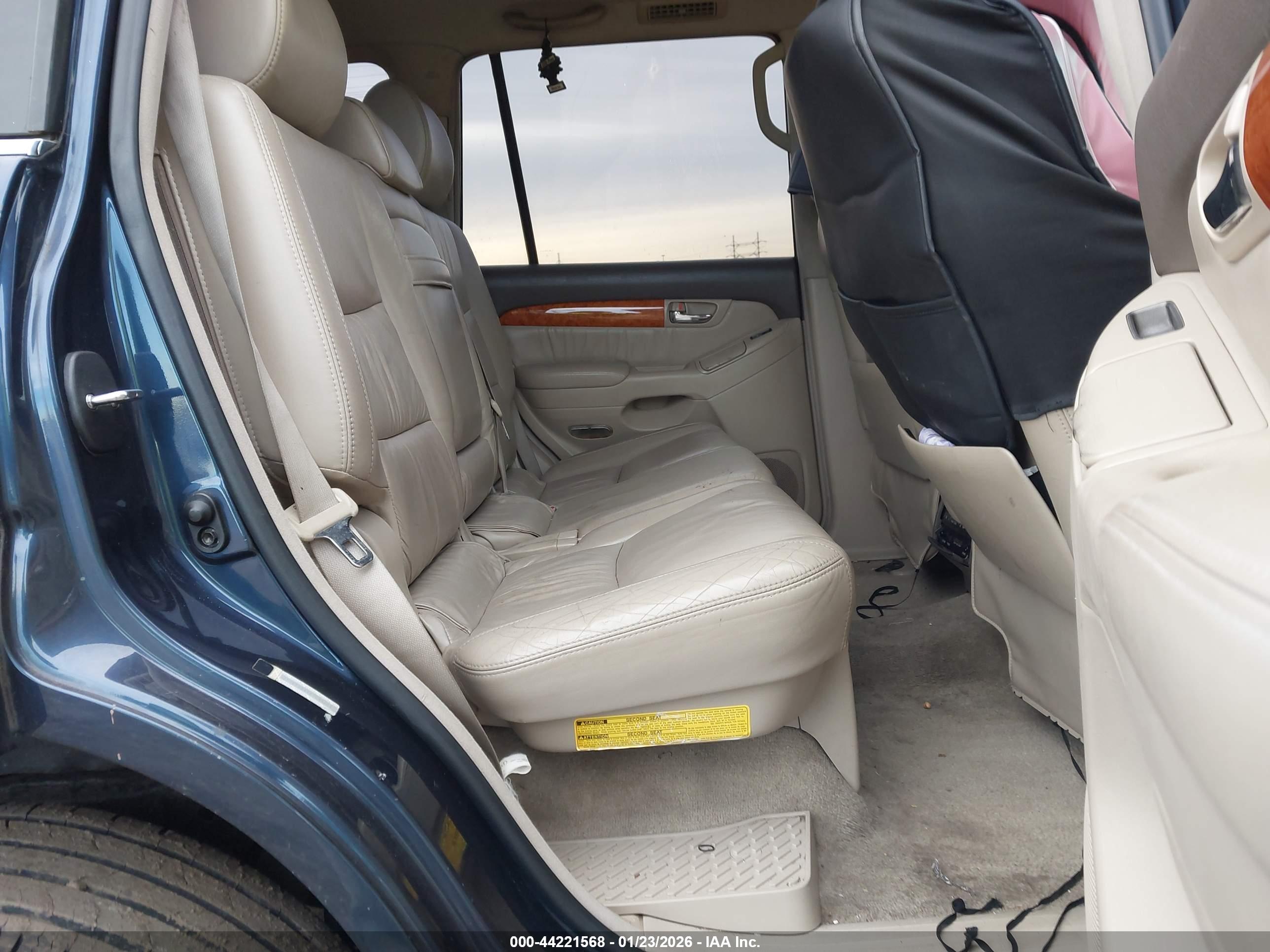 LEXUS GX image 8
