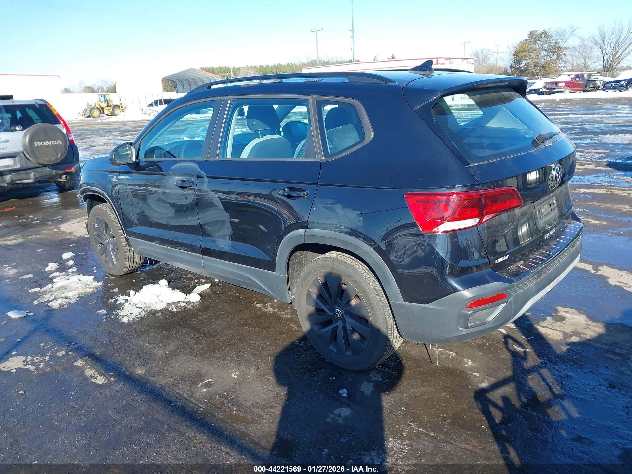 VOLKSWAGEN TAOS image 3