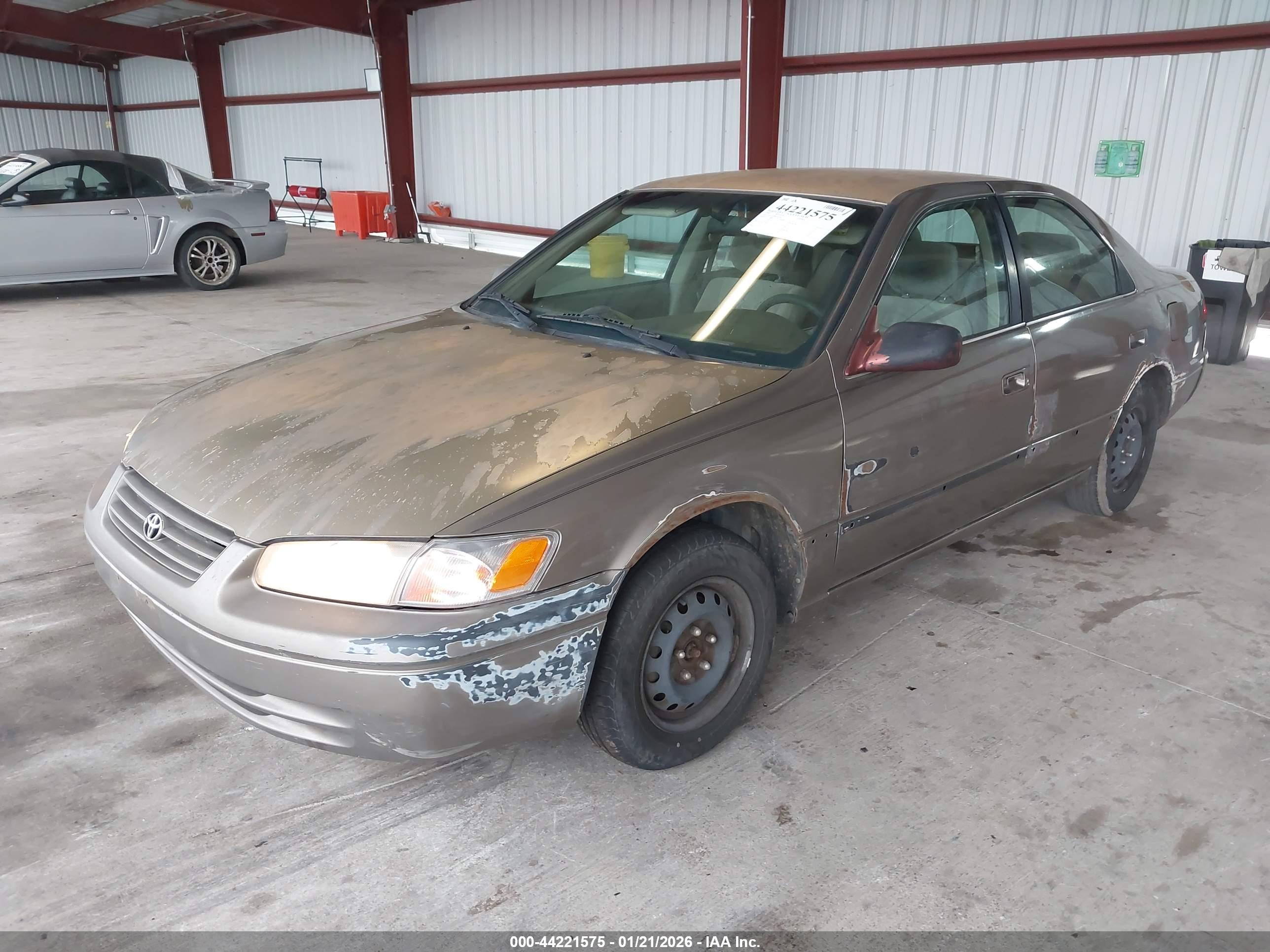 TOYOTA CAMRY image 2